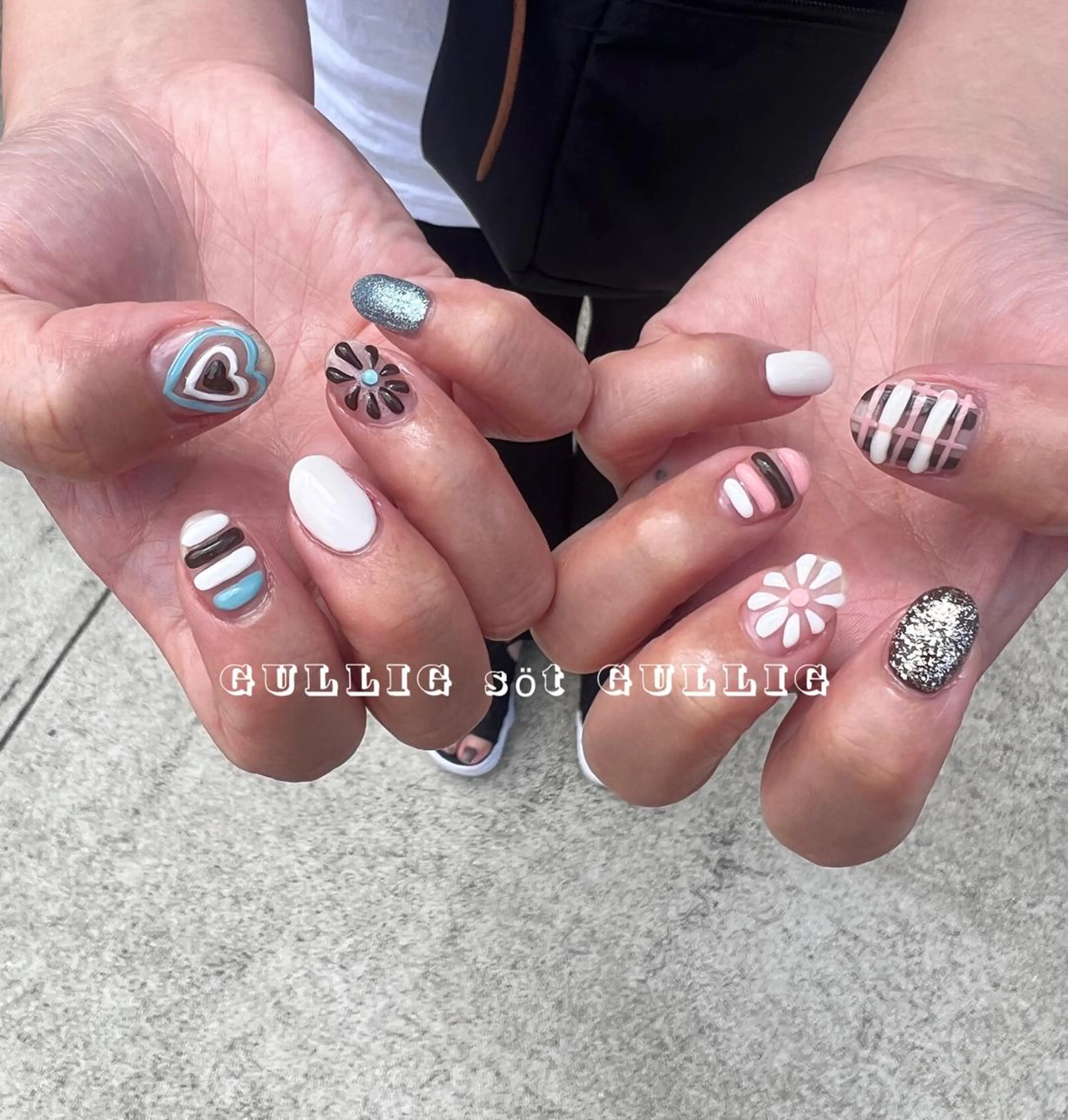ネイル ハンドネイル フットネイル GULLIG söt GULLIGのネイルデザイン