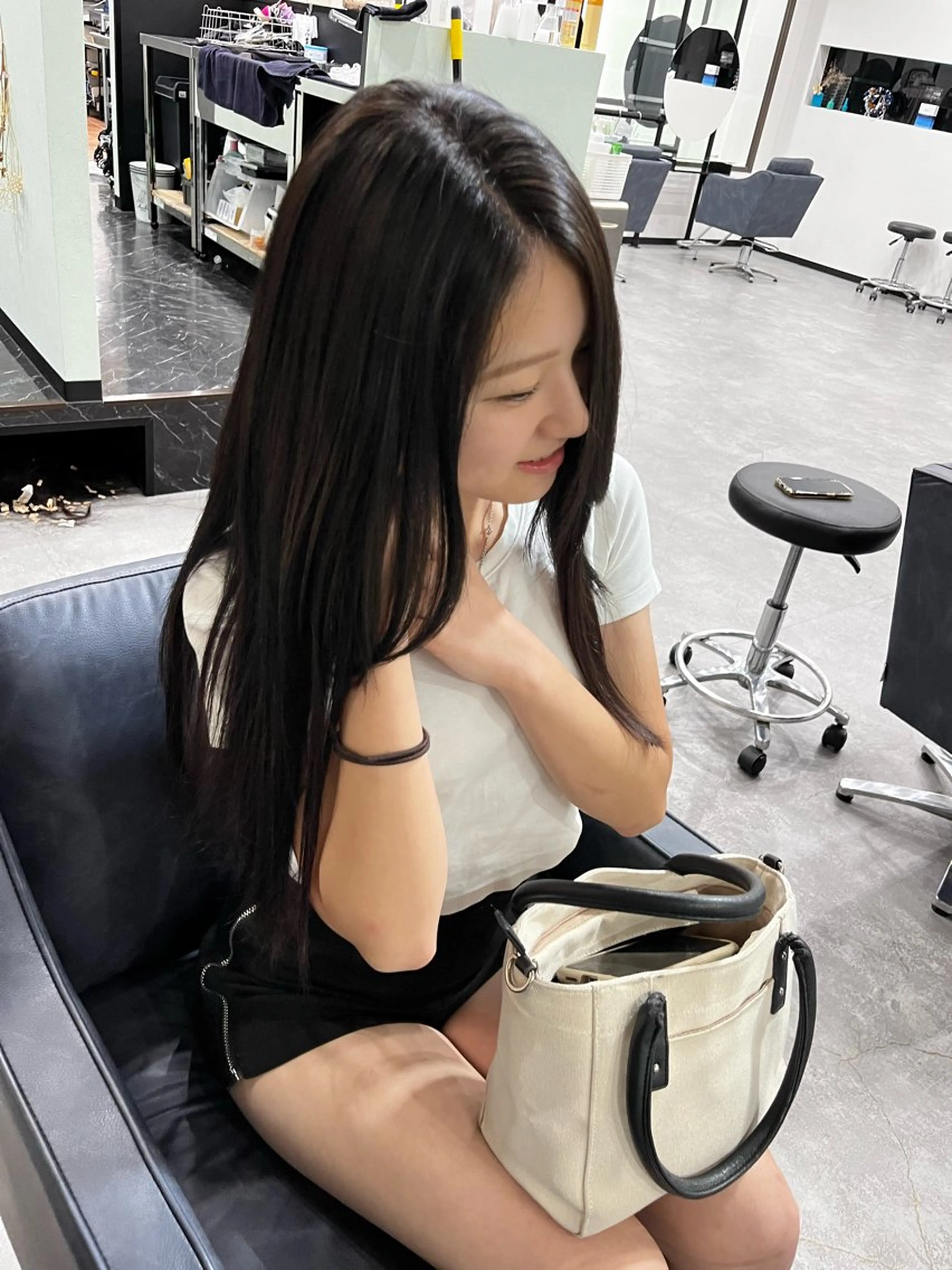 カラー 黒髪 山名 璃湖のヘアスタイル