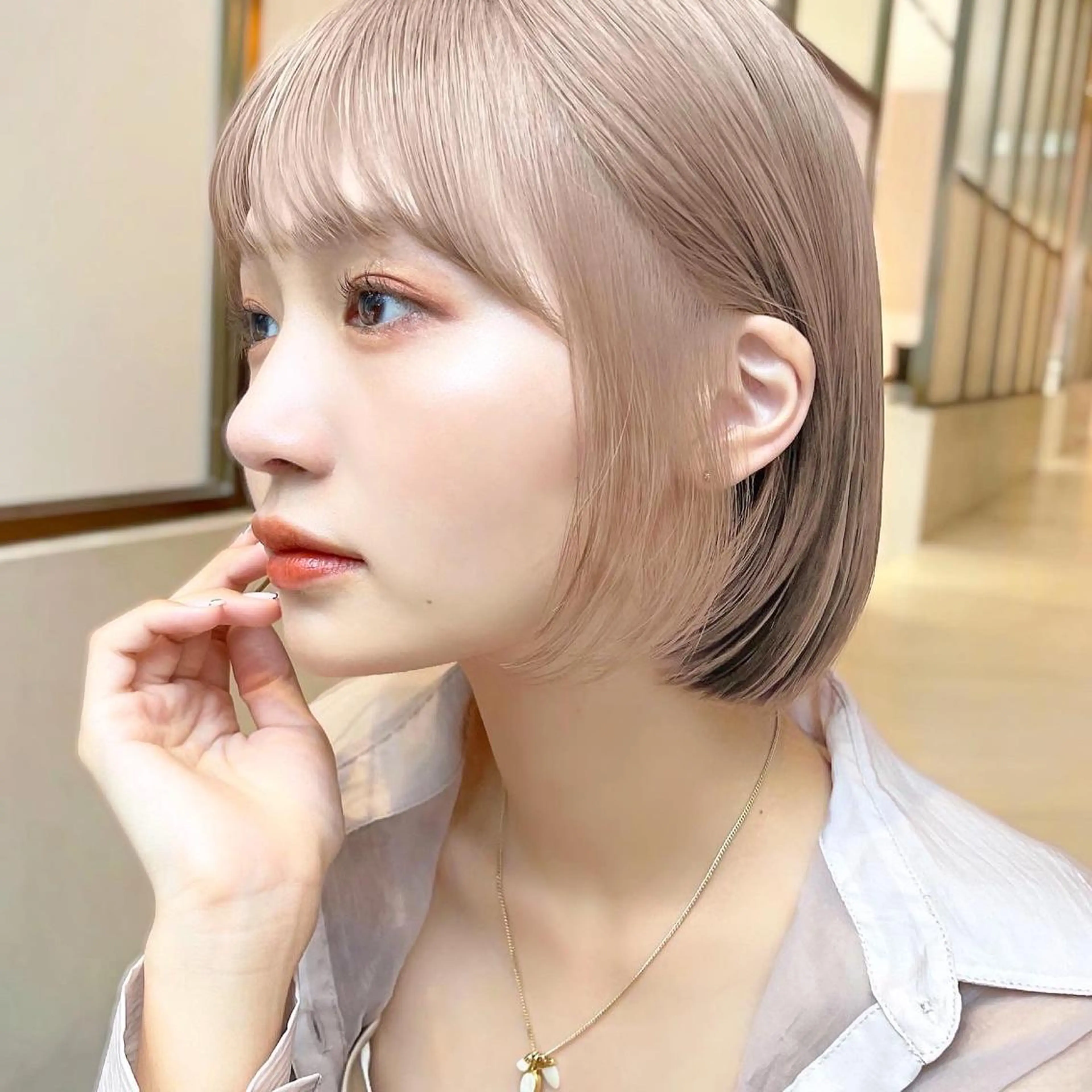 ミディアム カラー ベージュカラー 透明感カラー グレージュ ボブ カット ヘアカラー トリートメント レイヤー専門家 ダブルカラー修のヘアスタイル