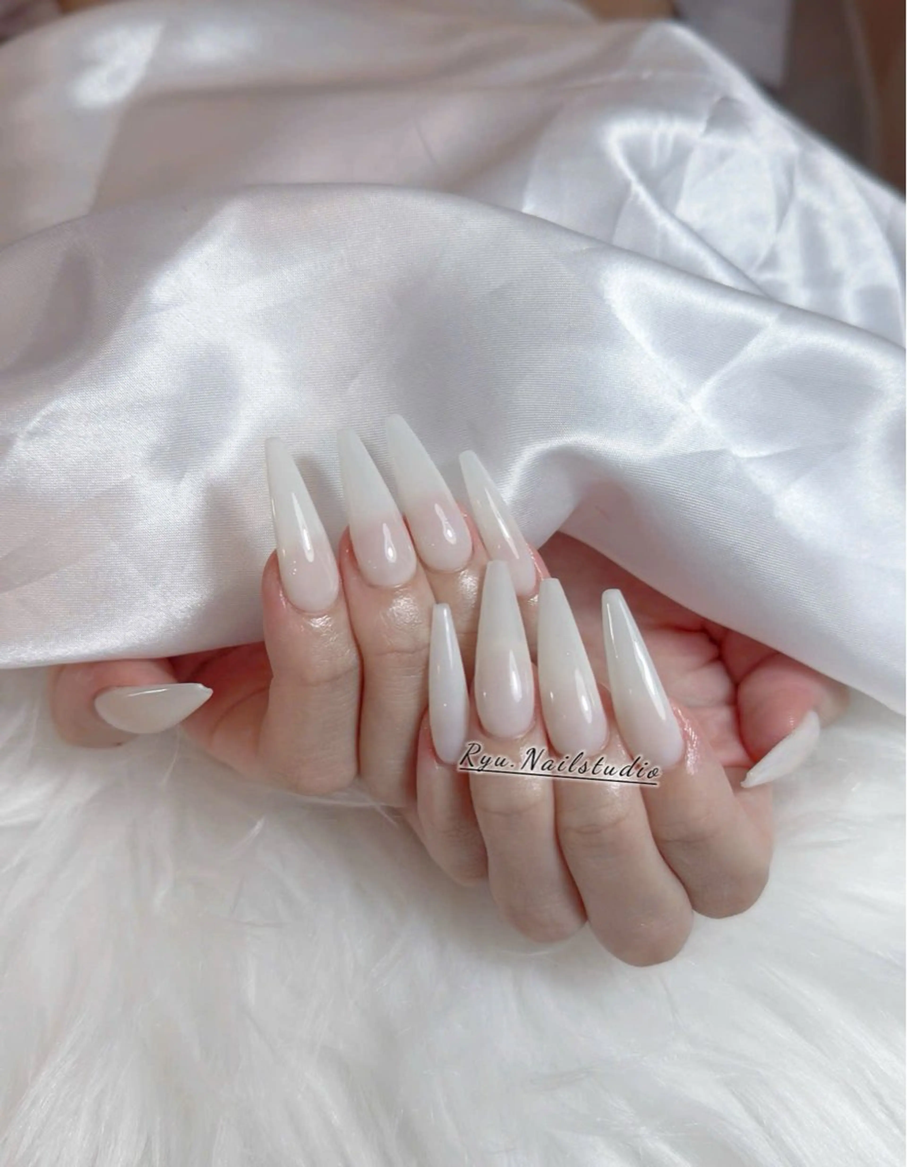 ネイル アートネイル オーロラネイル フレンチネイル ジェルネイル グラデーション ハンドネイル Ryunail所属・Ryu Nail NekoChanのネイルデザイン