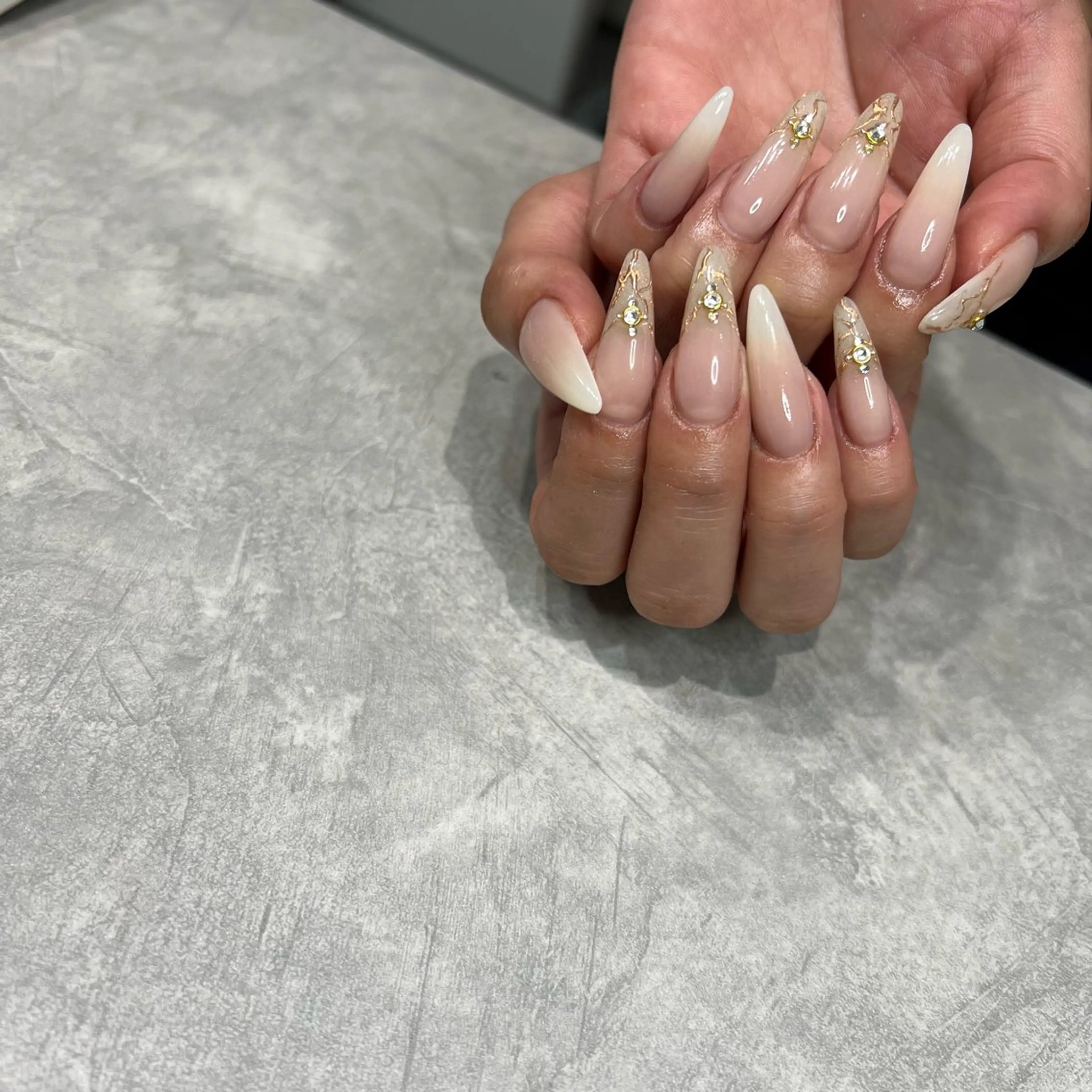 ネイル ハンドネイル yua salon所属・朝岡 詩衣のネイルデザイン