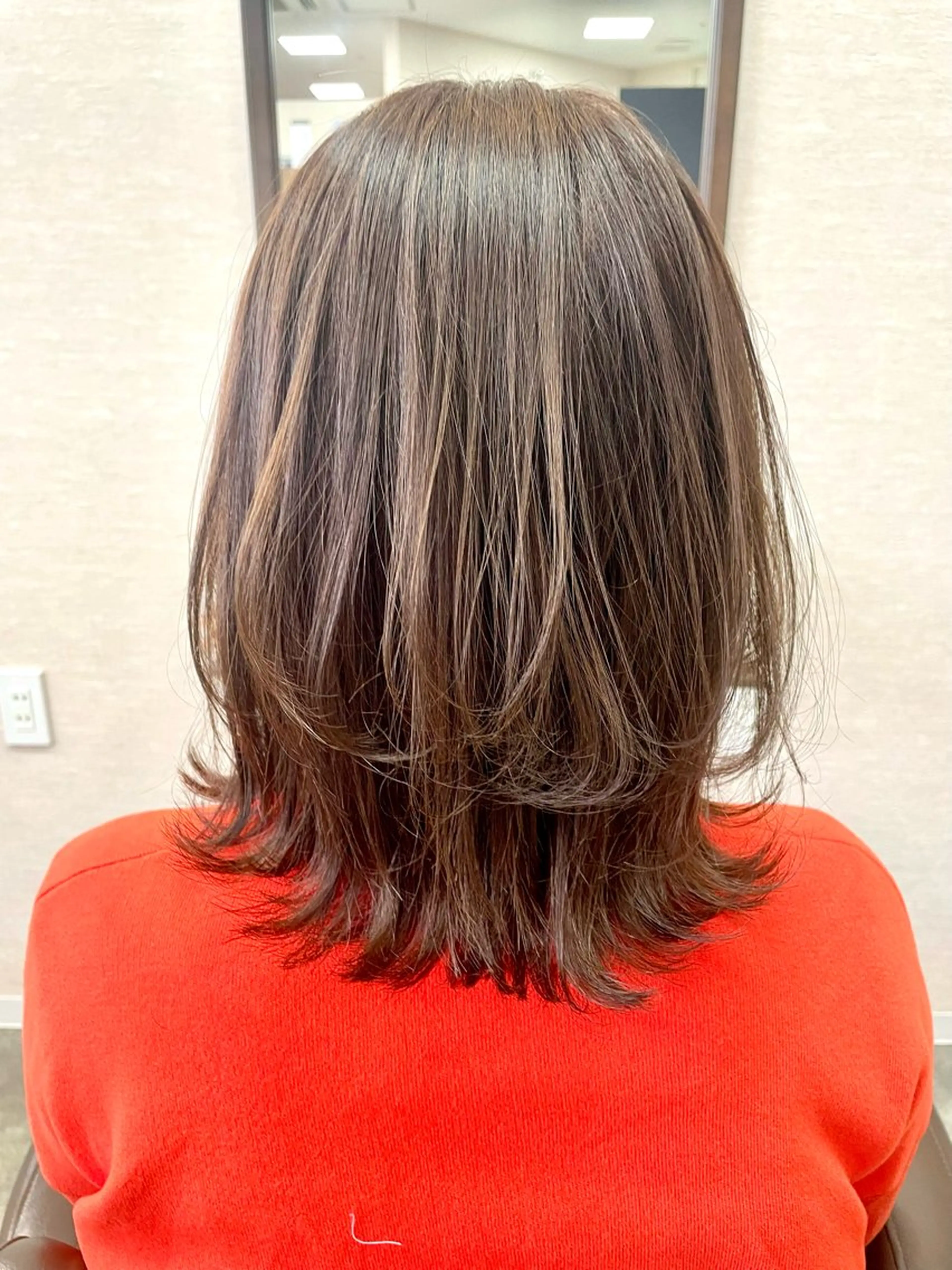 ミディアム 野崎 由理のヘアスタイル