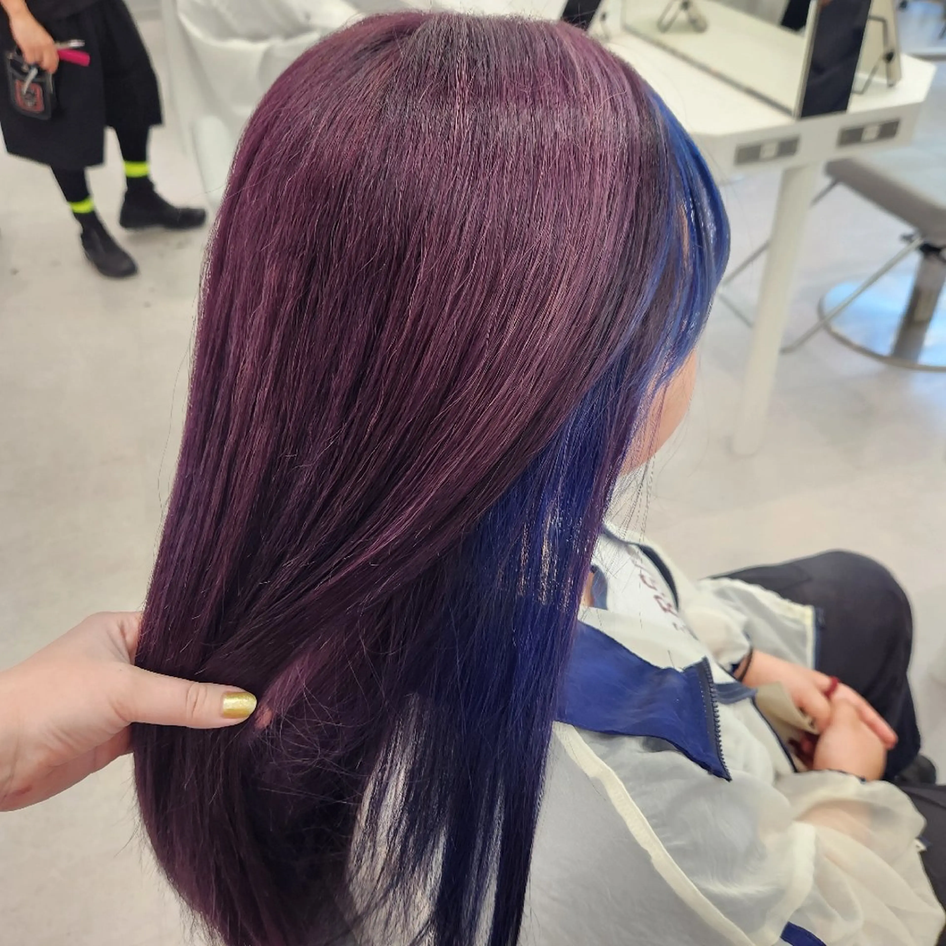 ロング カラー 推しアニメカラー🌈 ツヤ透明感カラー🦄のヘアスタイル