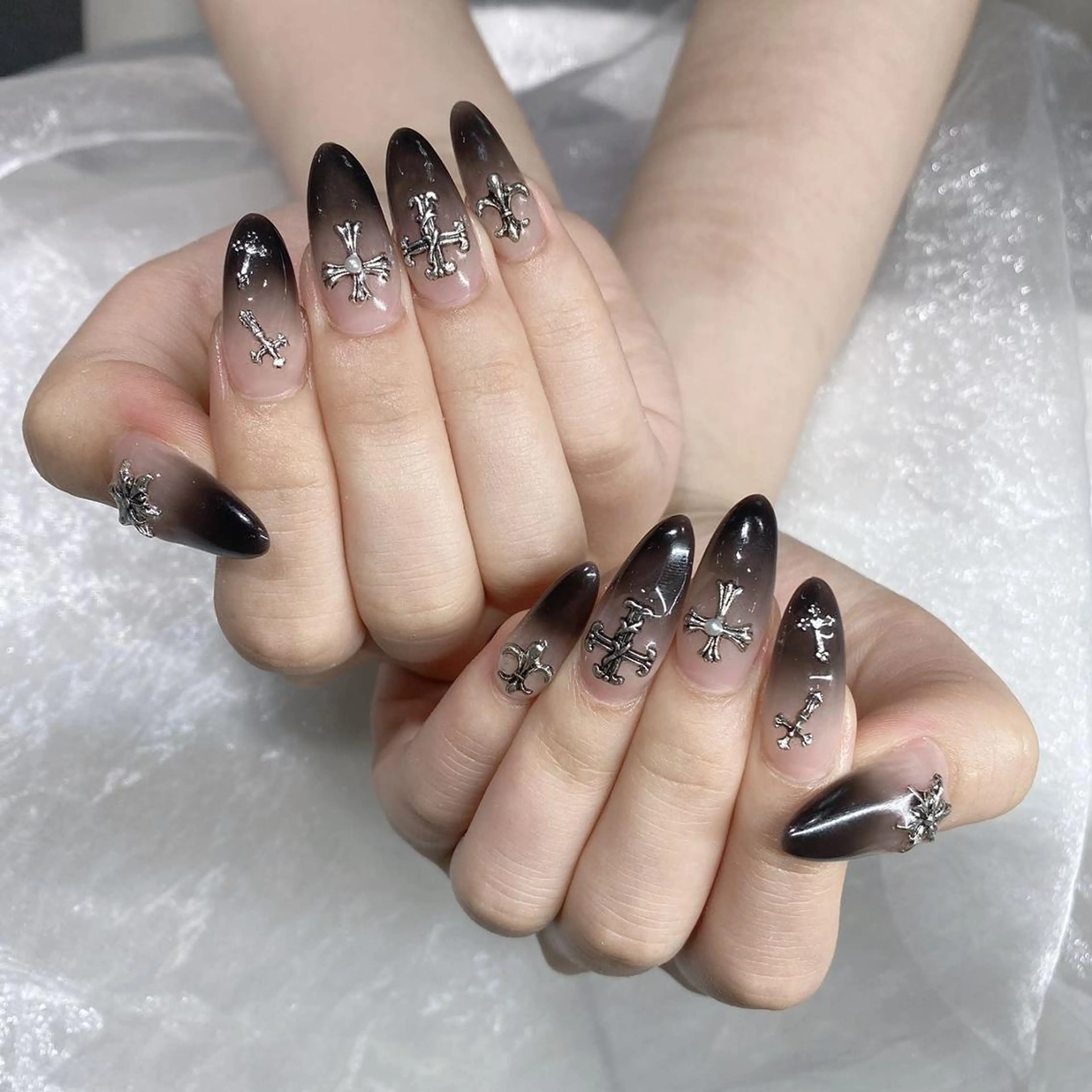 ネイル アートネイル 長さ出し ネイルチップ Queens PUPUのネイルデザイン