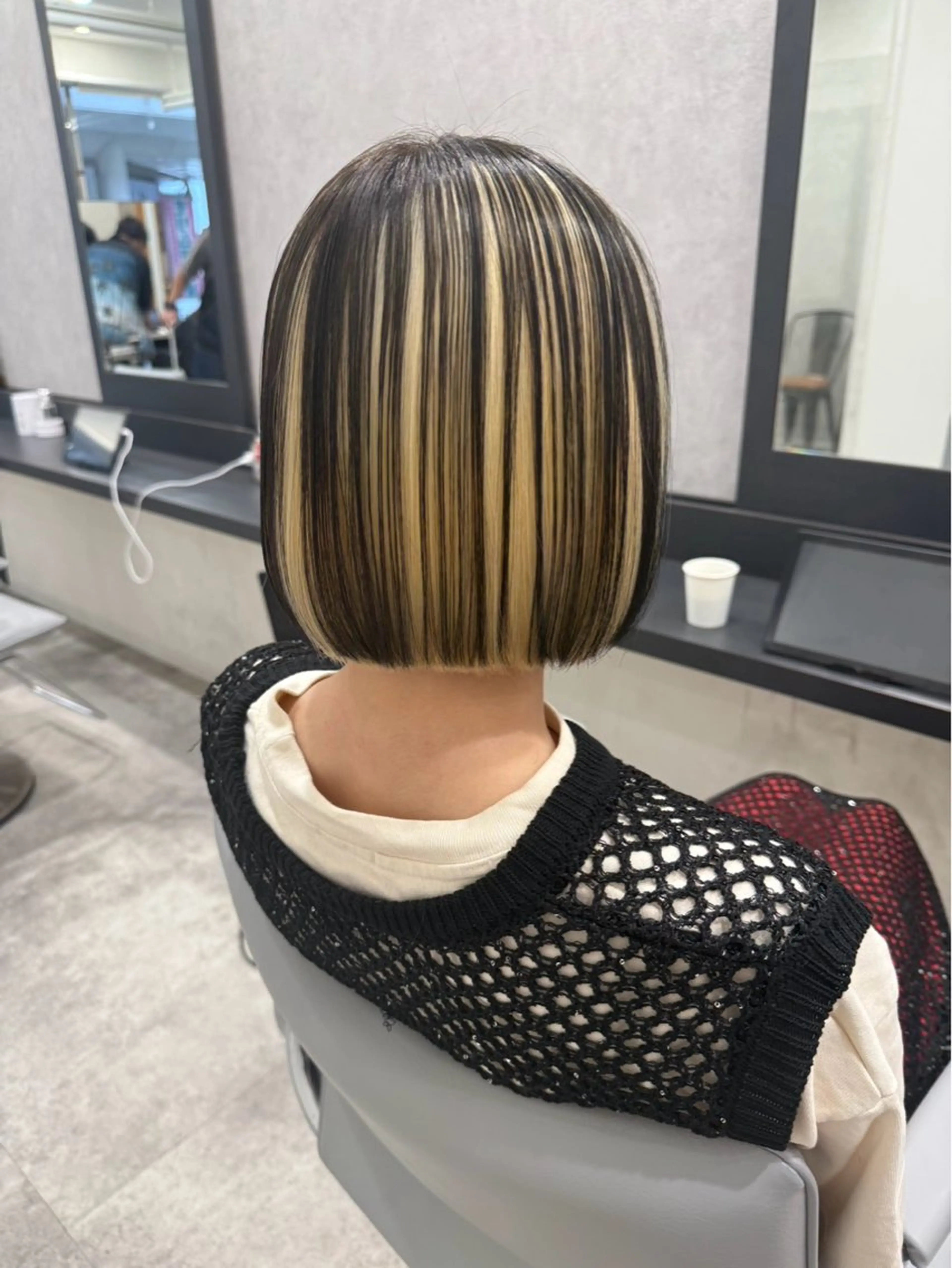 ミディアム カット ヘアカラー トリートメント RAISE by_WHITEのヘアスタイル