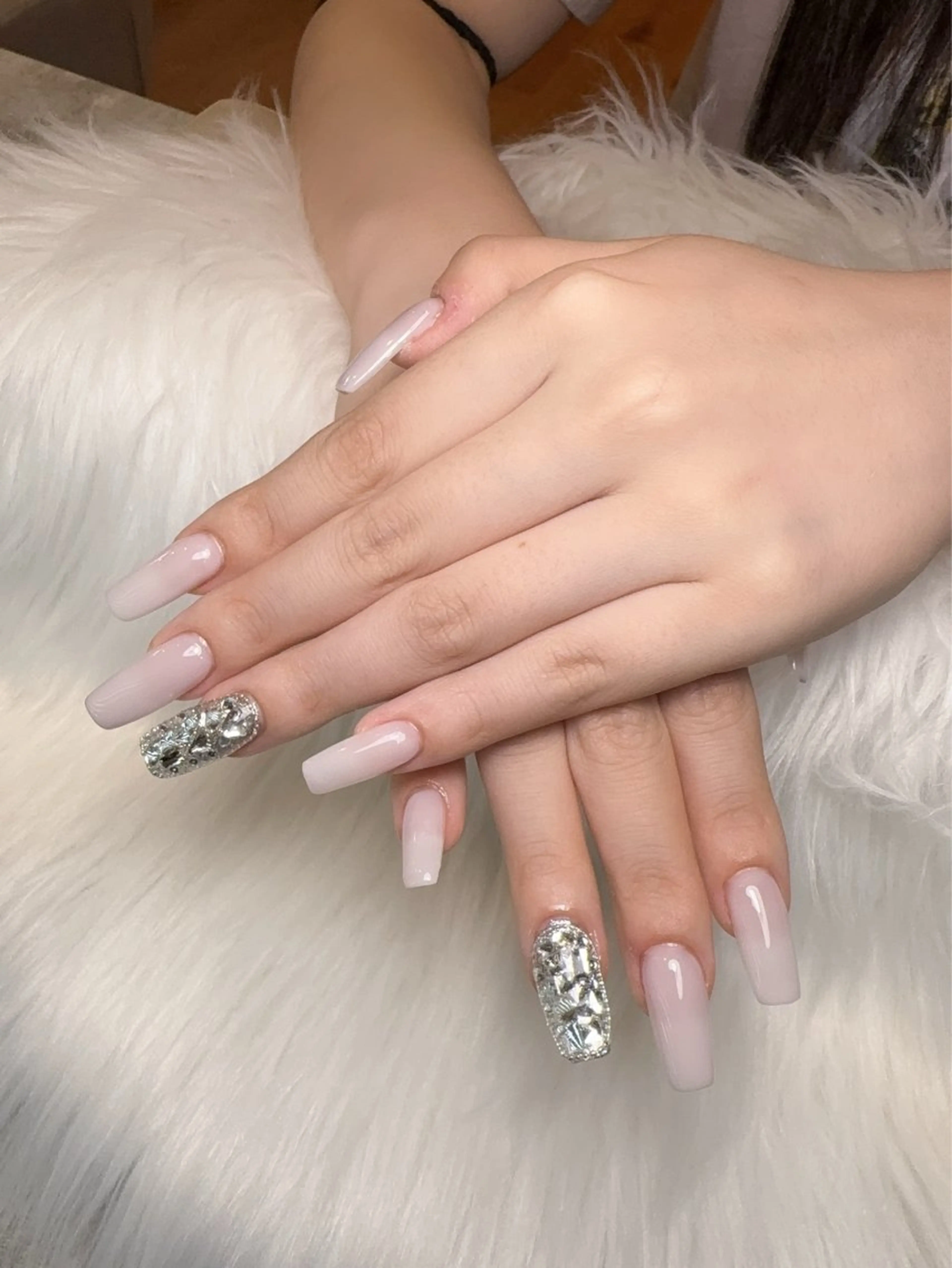 ❣️[チップ長さ出し］ワンカラー➕2個大きいパーツ/2本ストーン埋め尽くし6000🍓の写真