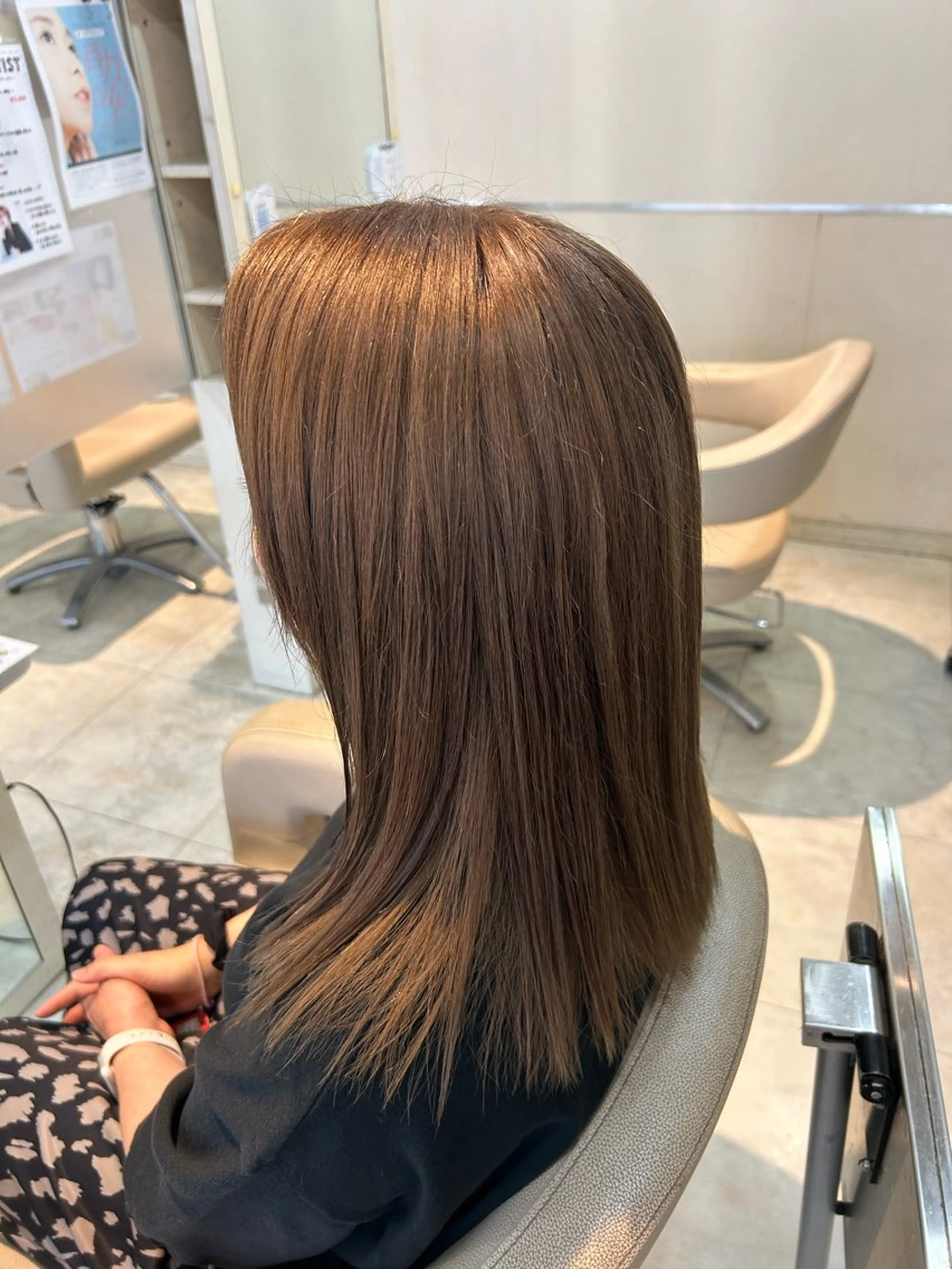 ミディアム カラー ベージュカラー ブリーチ ヘアカラー 小森 永のヘアスタイル