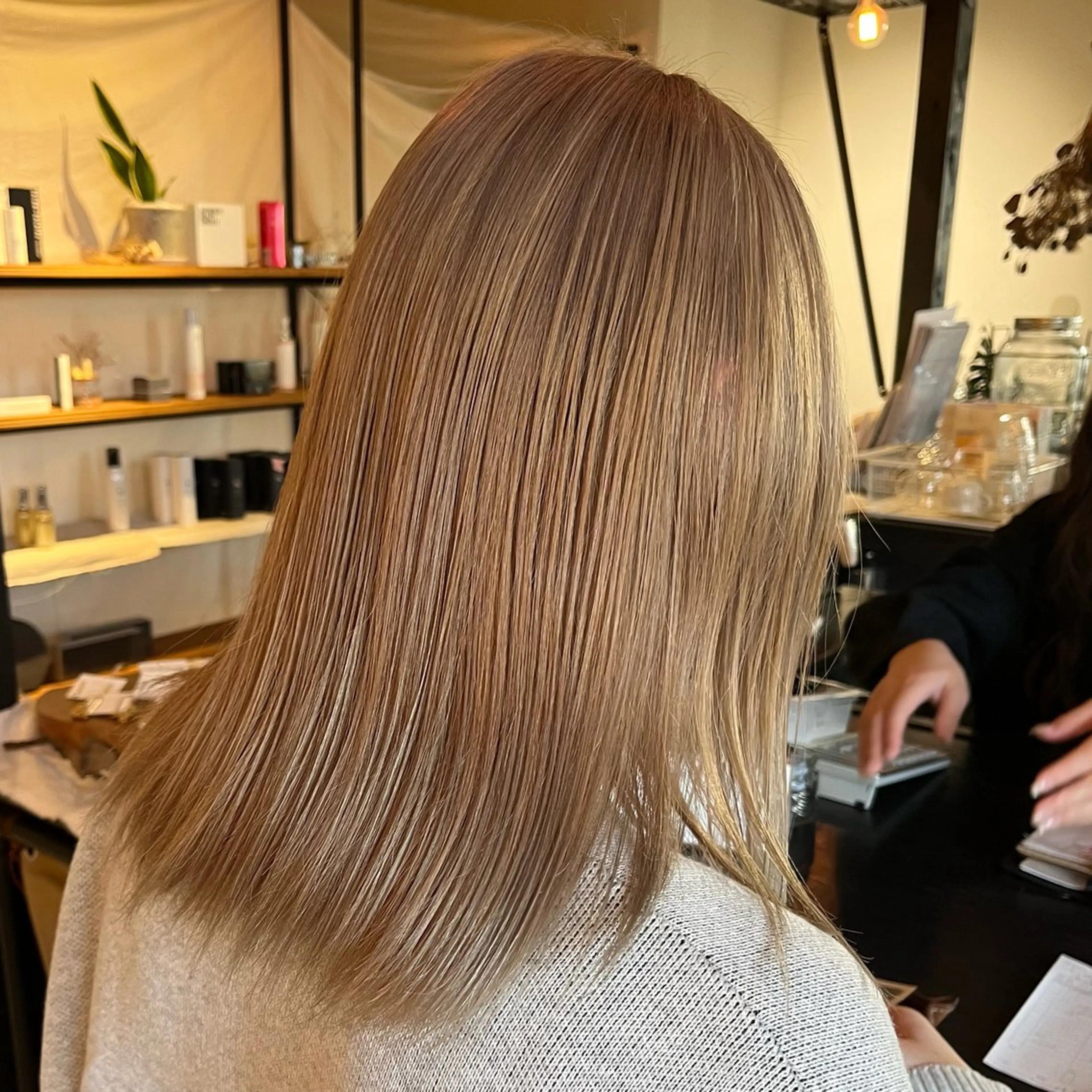 カラー ベージュカラー ブリーチ ヘアカラー kici所属・シマダ ユウナのヘアスタイル