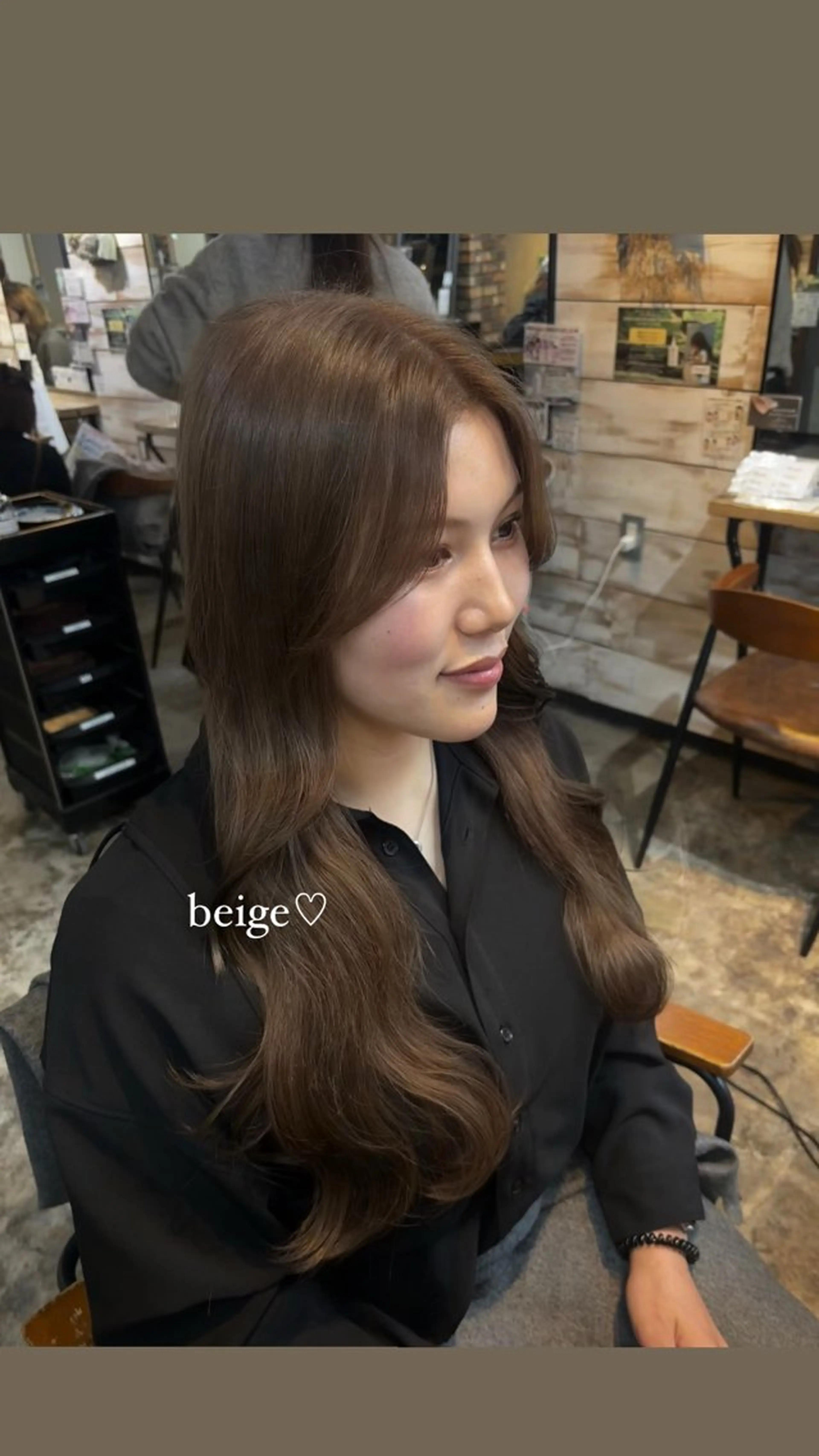 ロング カラー ベージュカラー 光本 杏のヘアスタイル