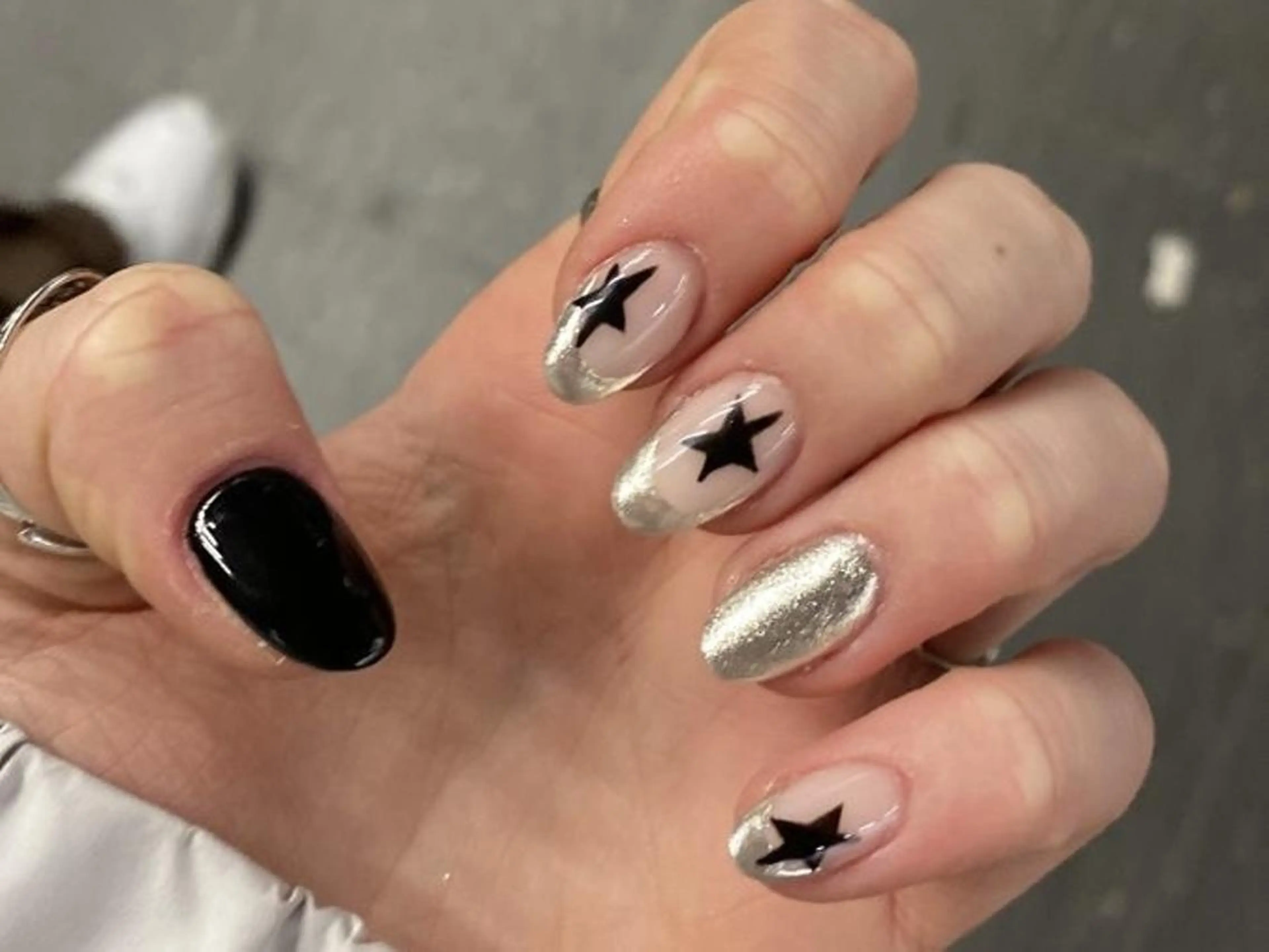 ネイル ハンドネイル ki🍒🍒 ki ツルツルネイルのネイルデザイン