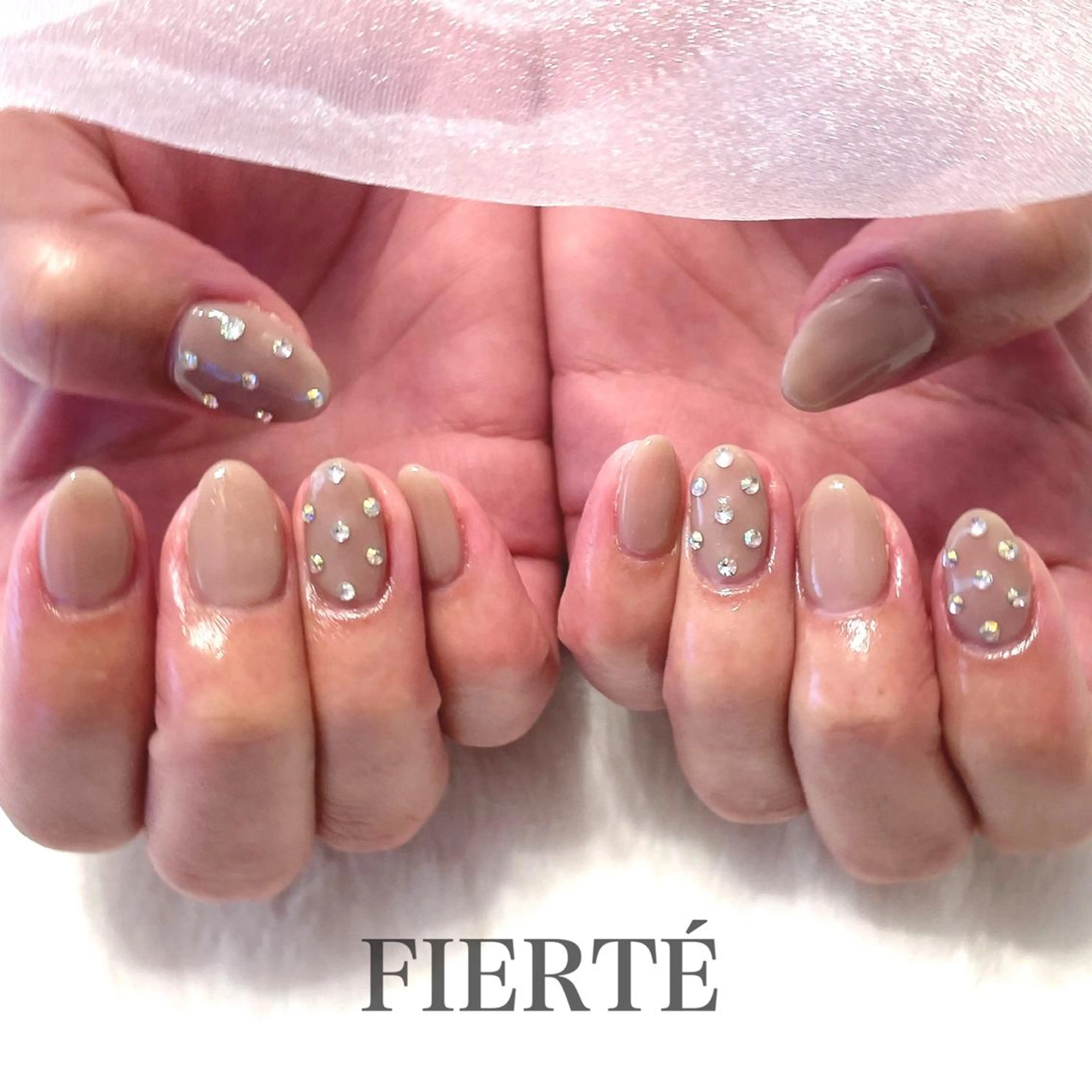 ネイル キラキラネイル ワンカラーネイル ストーンネイル ハンドネイル FIERTÉ所属・FIERTÉ Miyuのネイルデザイン