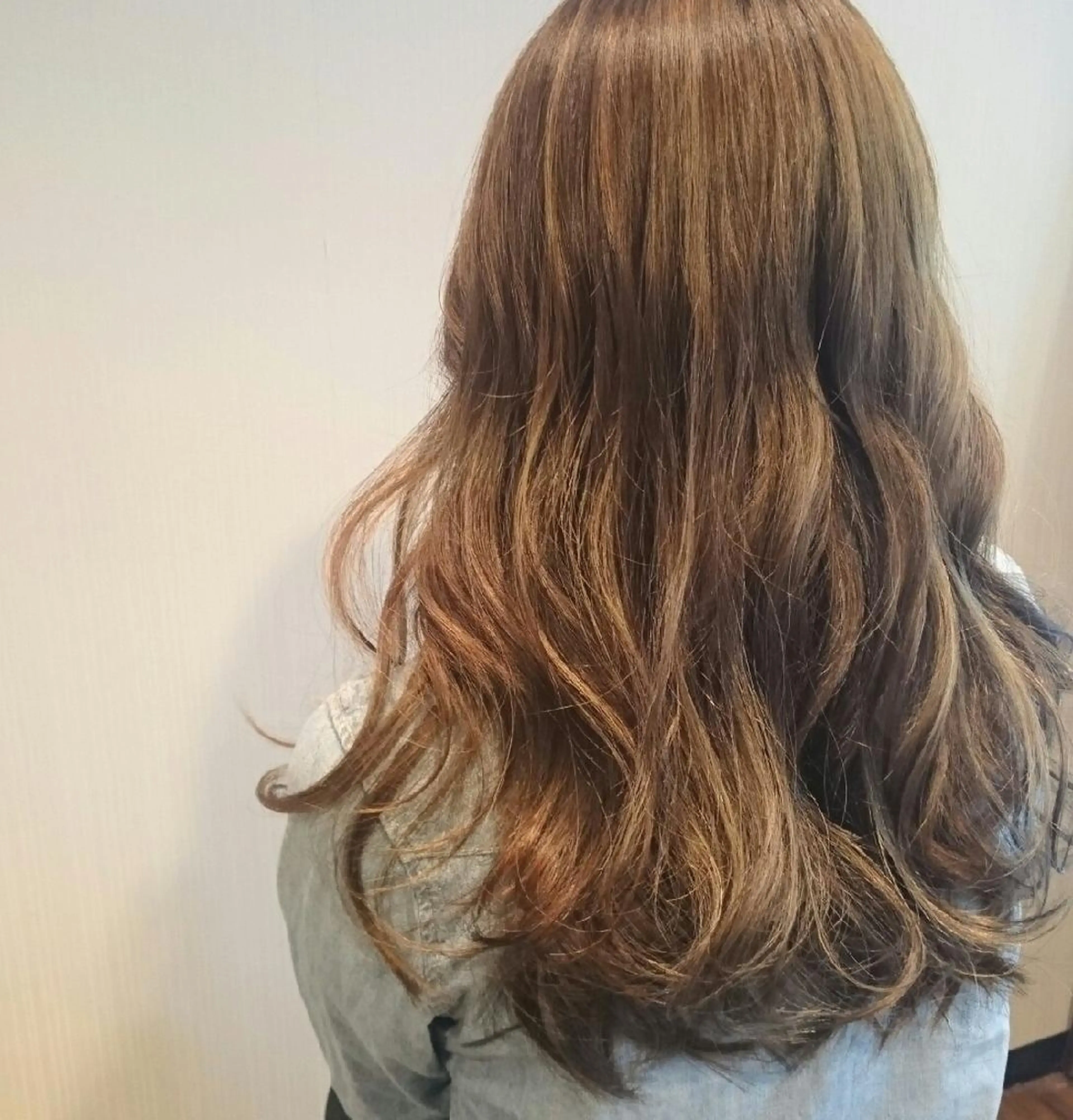 ロング カラー デザインカラー ハイライトカラー ハイライト ヘアカラー ◎モチマル チアキ◎のヘアスタイル