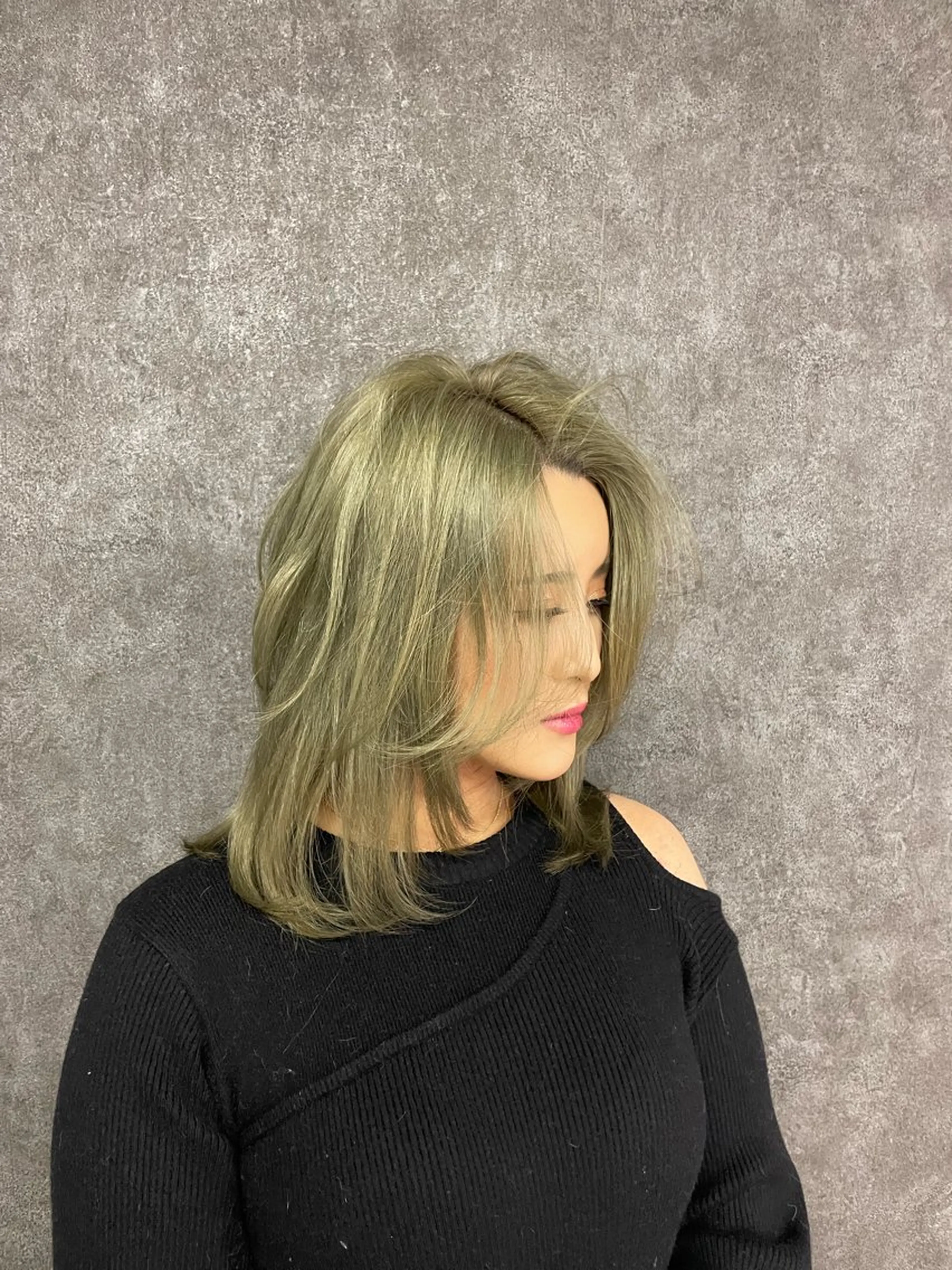 ミディアム meulu-所属・渡邉 怜のヘアスタイル