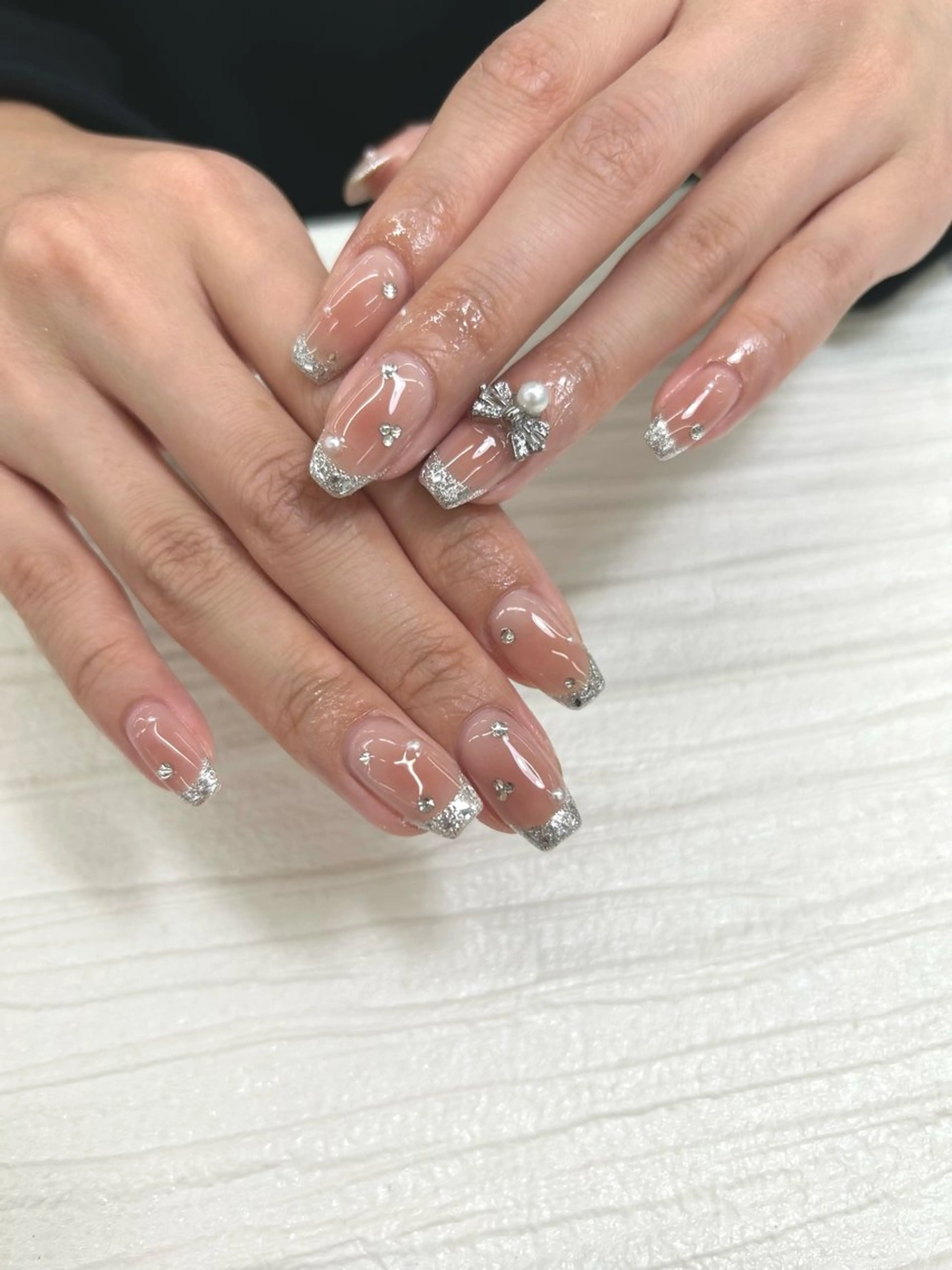 ネイル チークネイル フレンチネイル ガラスフレンチ ハンドネイル repos-ルポ-所属・repos yoshitomeのネイルデザイン