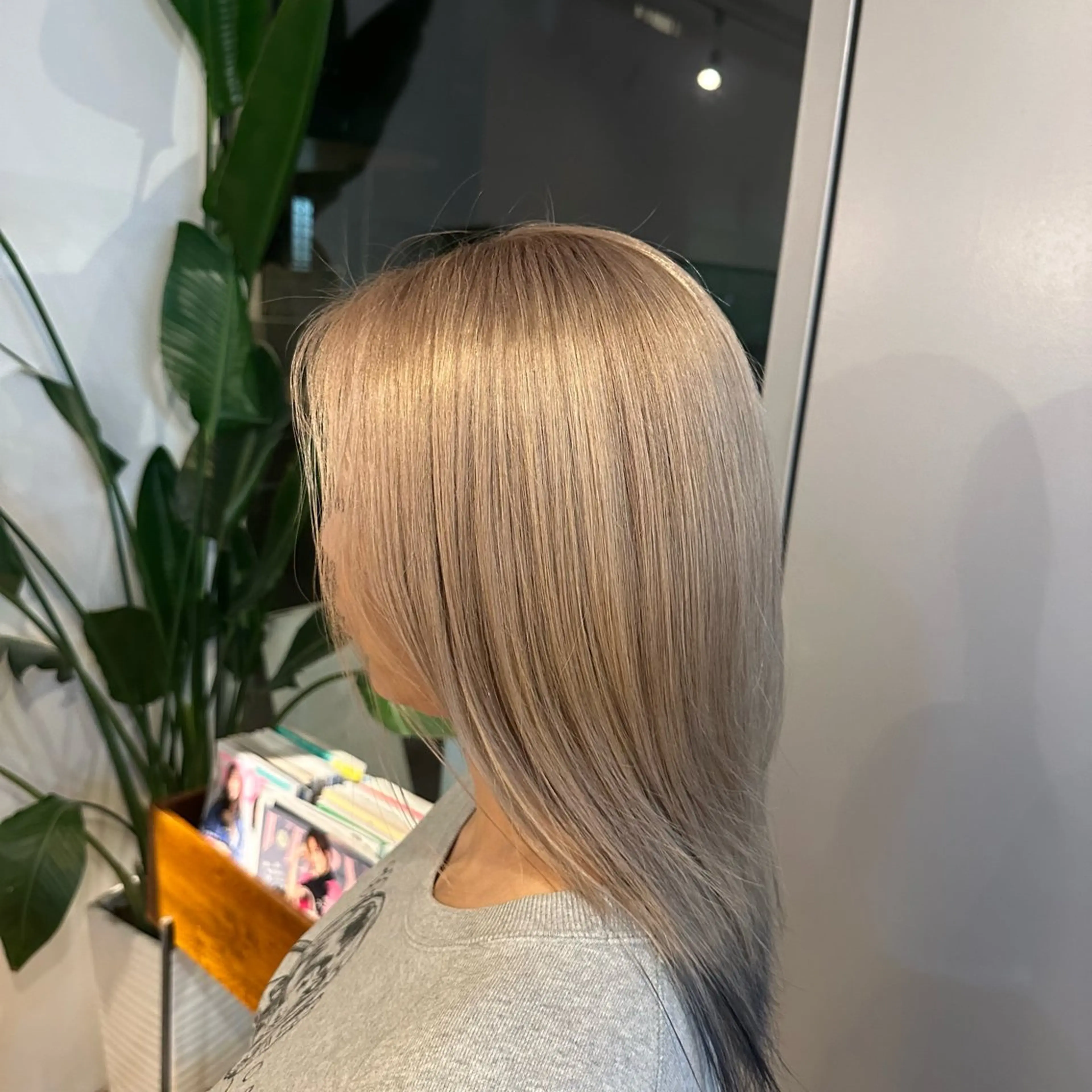 カラー ベージュカラー ブリーチ ホワイトベージュ 大原 正寛のヘアスタイル