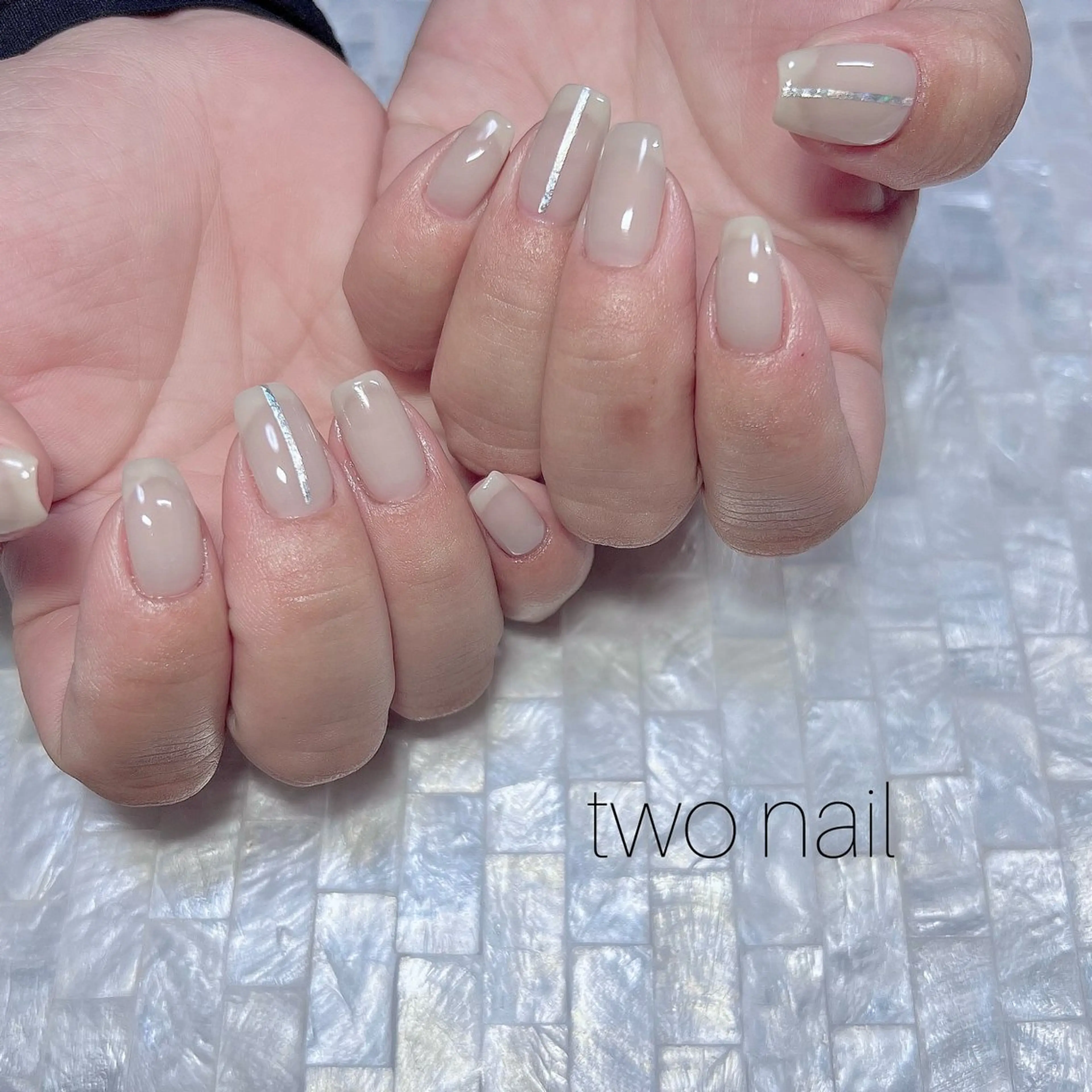 ネイル オーロラネイル ネイルチップ ホワイト ハンドネイル two nailのネイルデザイン