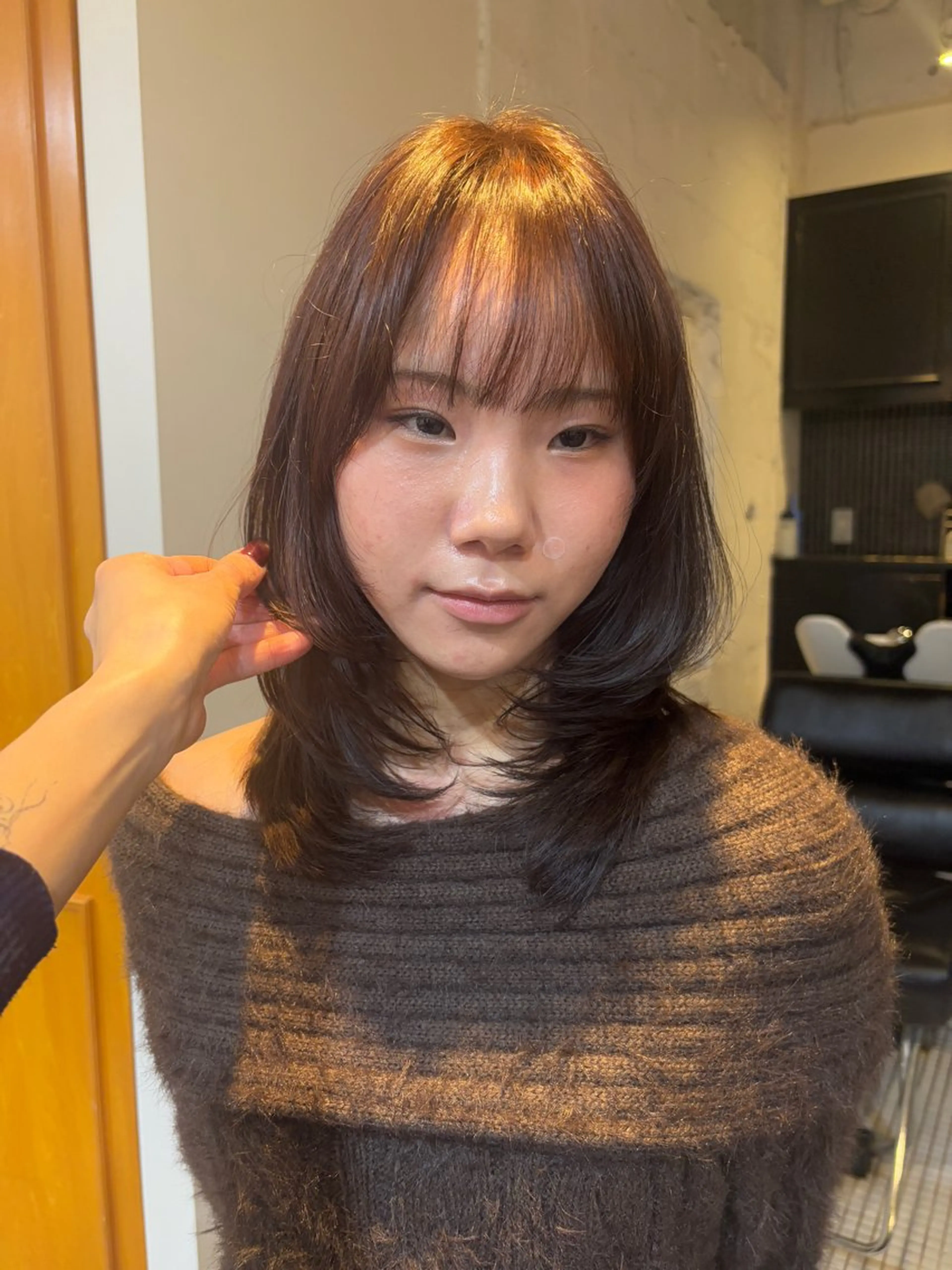 ミディアム カラー カット ヘアカラー トリートメント RIN／韓国ヘア レイヤーカットのヘアスタイル