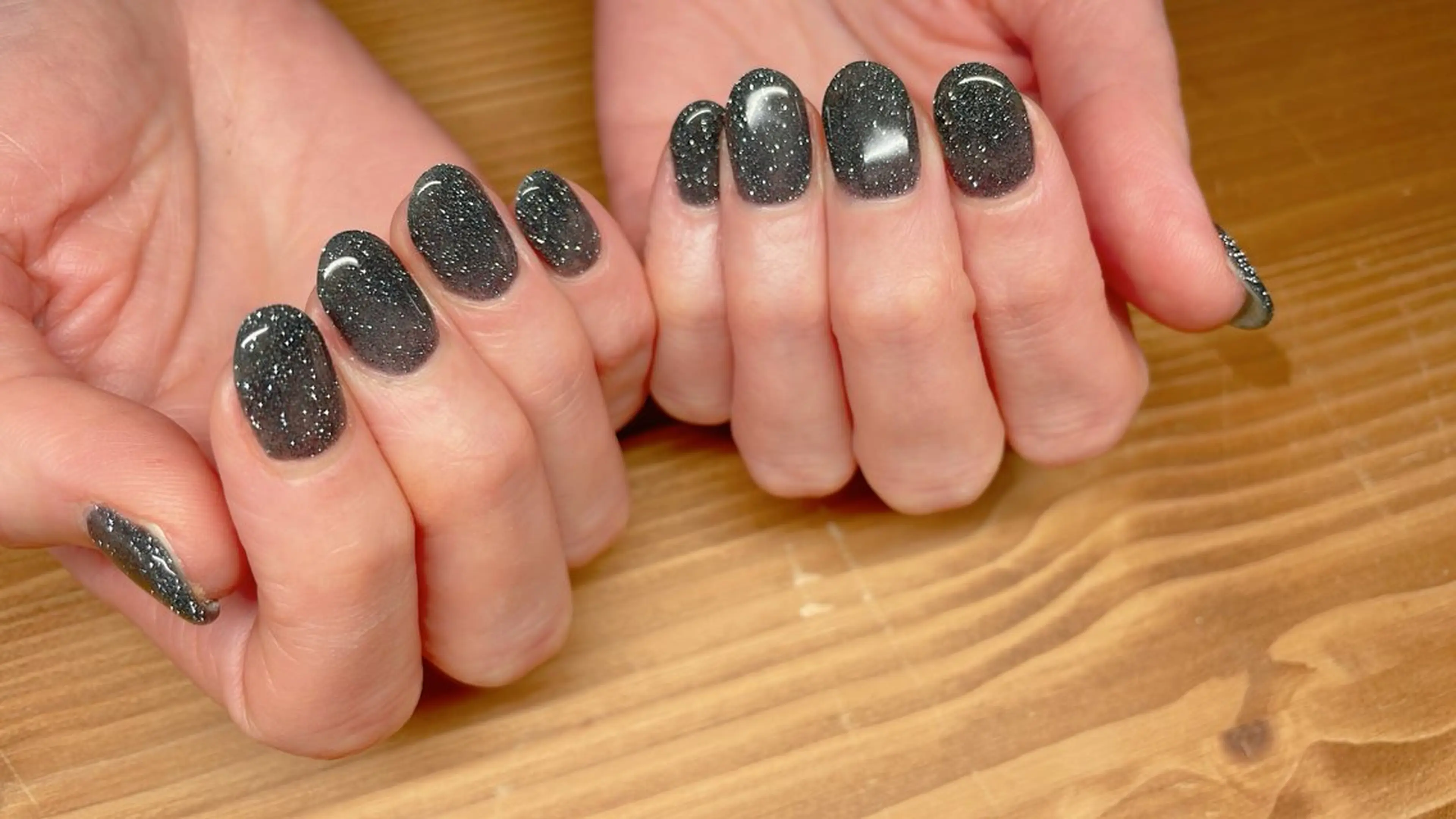 ネイル オーロラネイル フラッシュネイル フラワーネイル ジェルネイル ハート nailroom  OHANA所属・nailroom OHANA🌴のネイルデザイン