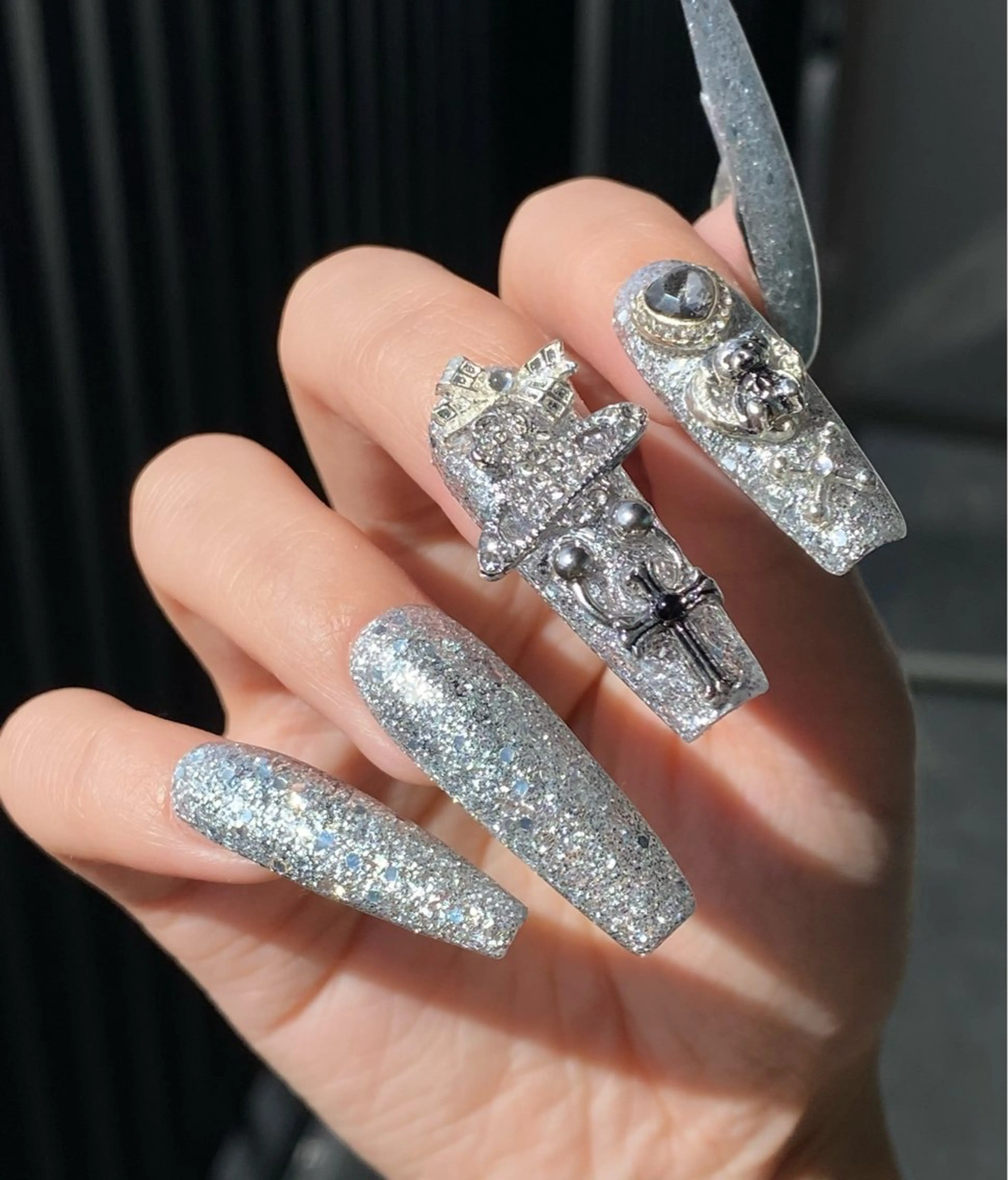 ネイル ⁸ᵃᵖᵖʸ🐝⋆゜ MöEのネイルデザイン