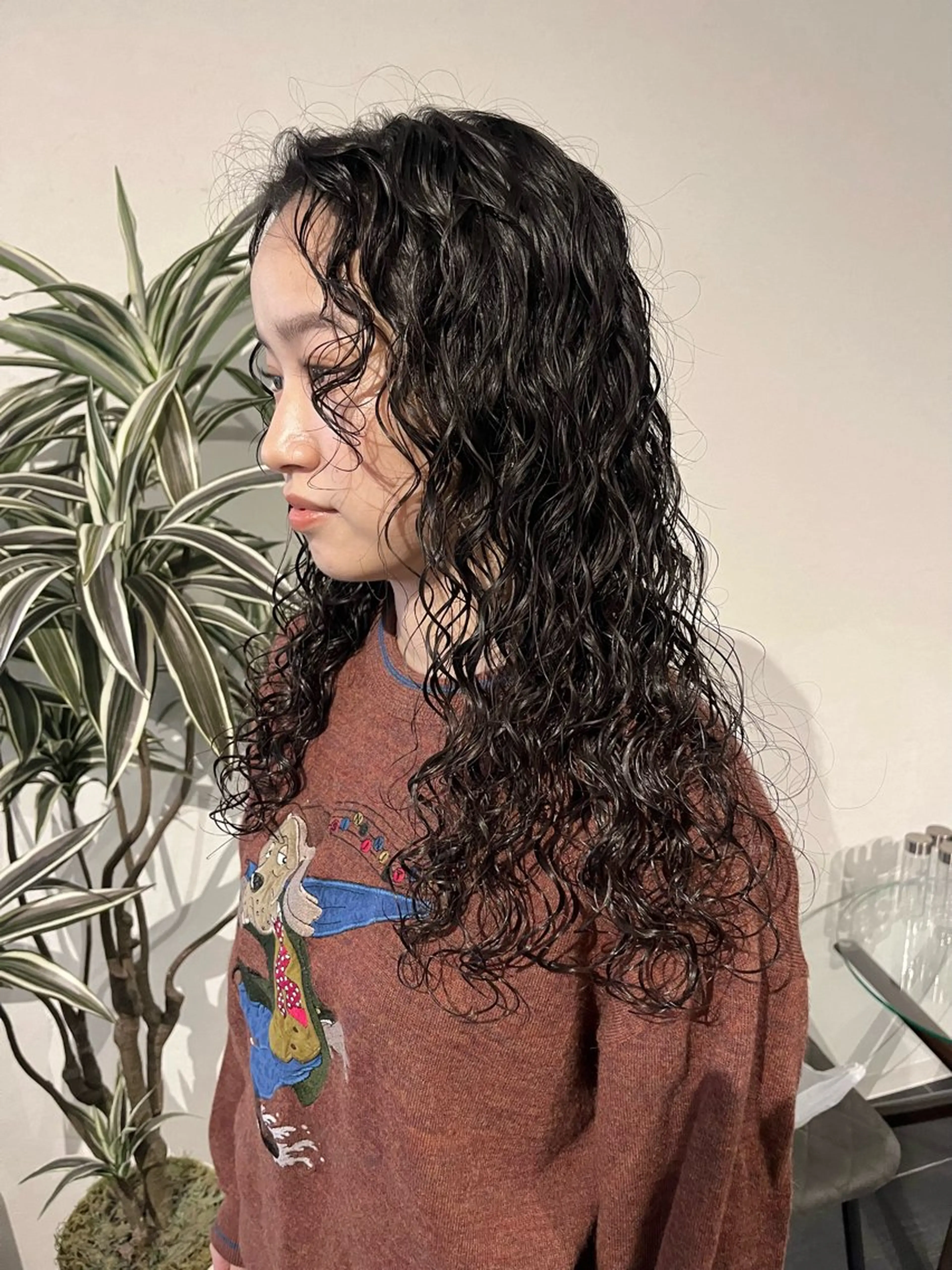 セミロング パーマ セミロングパーマ ウルフカット スパイラルパーマ カット パーマ トリートメント 桃果 momokaのヘアスタイル