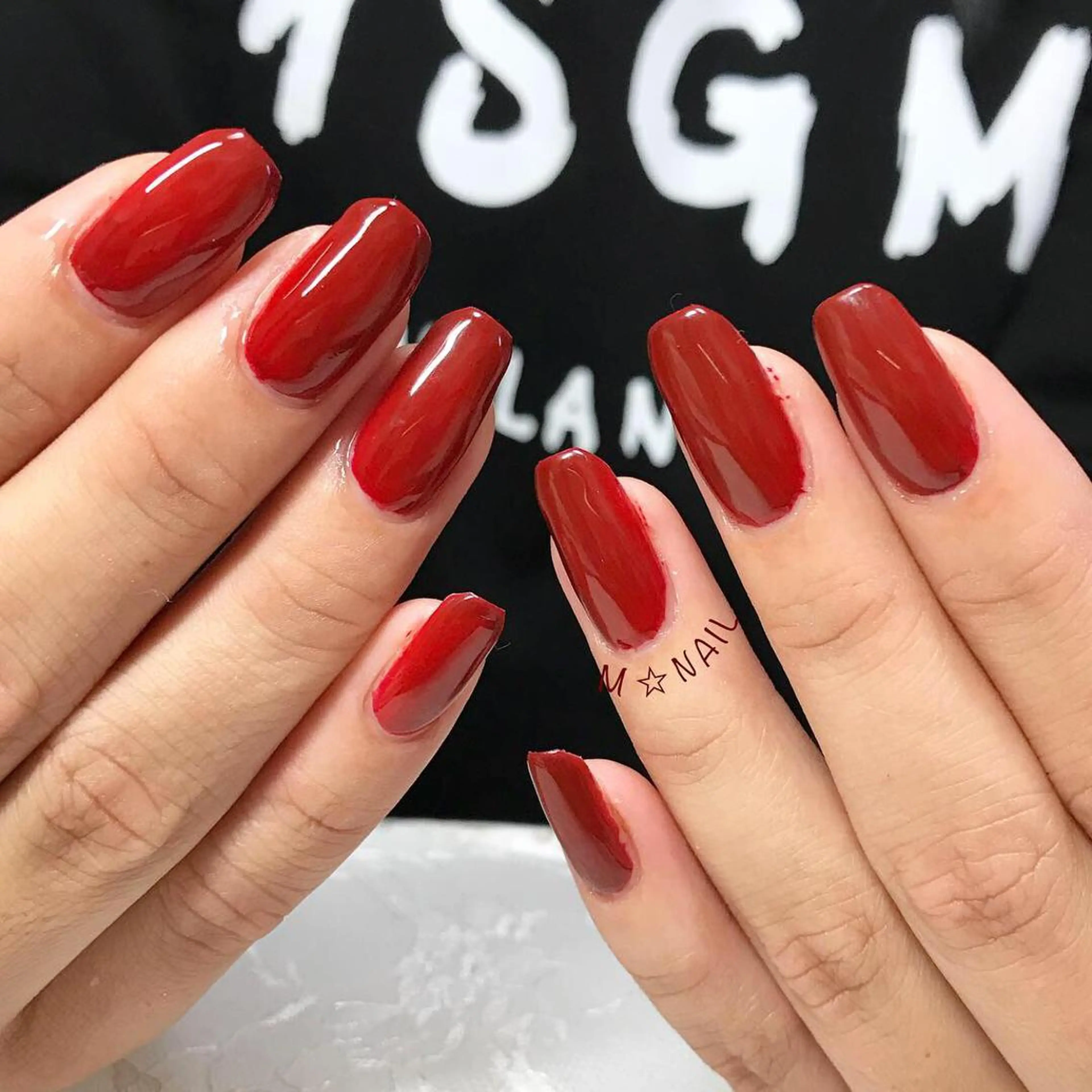 ネイル ボルドー ワンカラーネイル ハンドネイル COCO+所属・COCO +のエステ・リラクイメージ