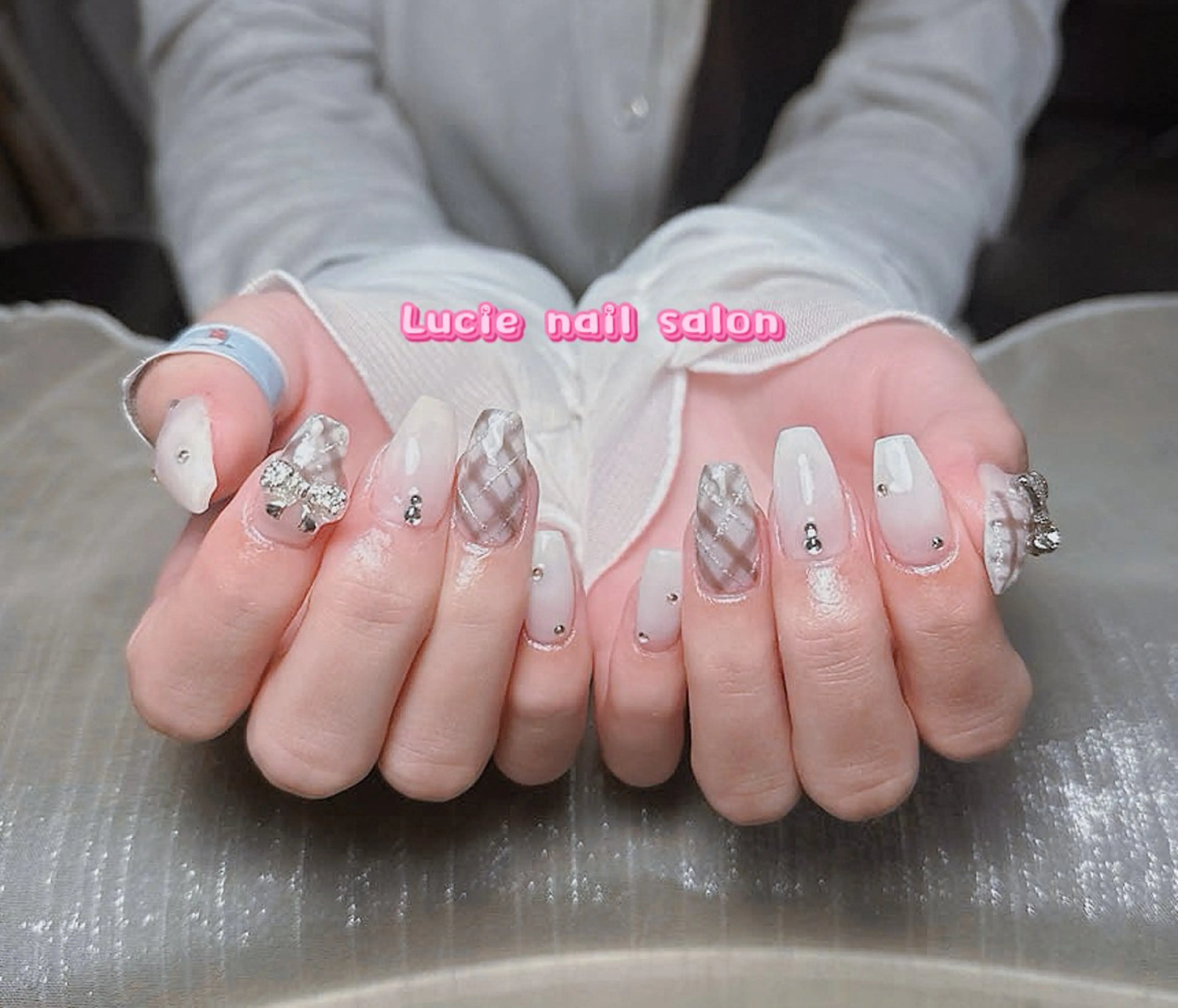 ネイル フレンチネイル ジェルネイル グラデーション 持ち込み オフィスネイル ハンドネイル LUCIE NAIL所属・LUCIE NAILのネイルデザイン