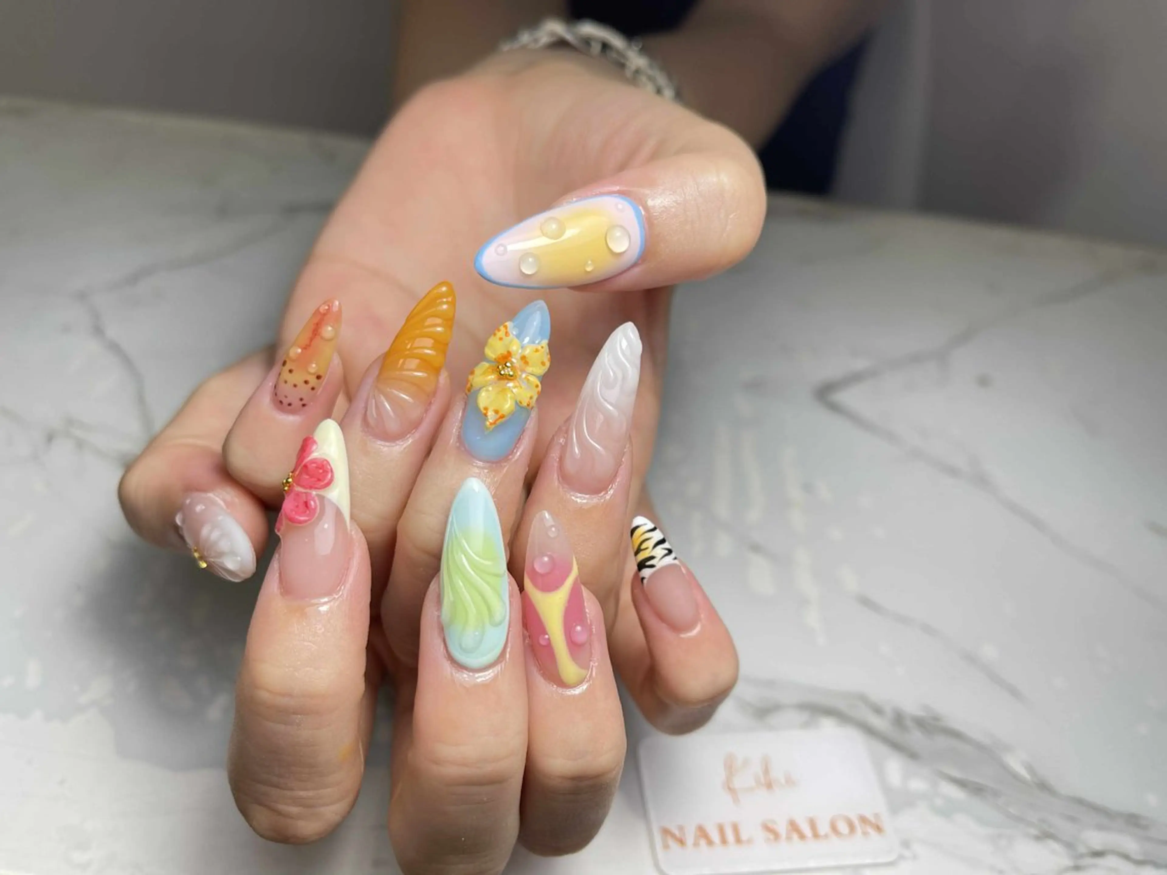 ネイル アートネイル フレンチネイル ジェルネイル グラデーション 韓国ネイル ハンドネイル 💕鈴木ユリ パラジェル/オフ無料のネイルデザイン