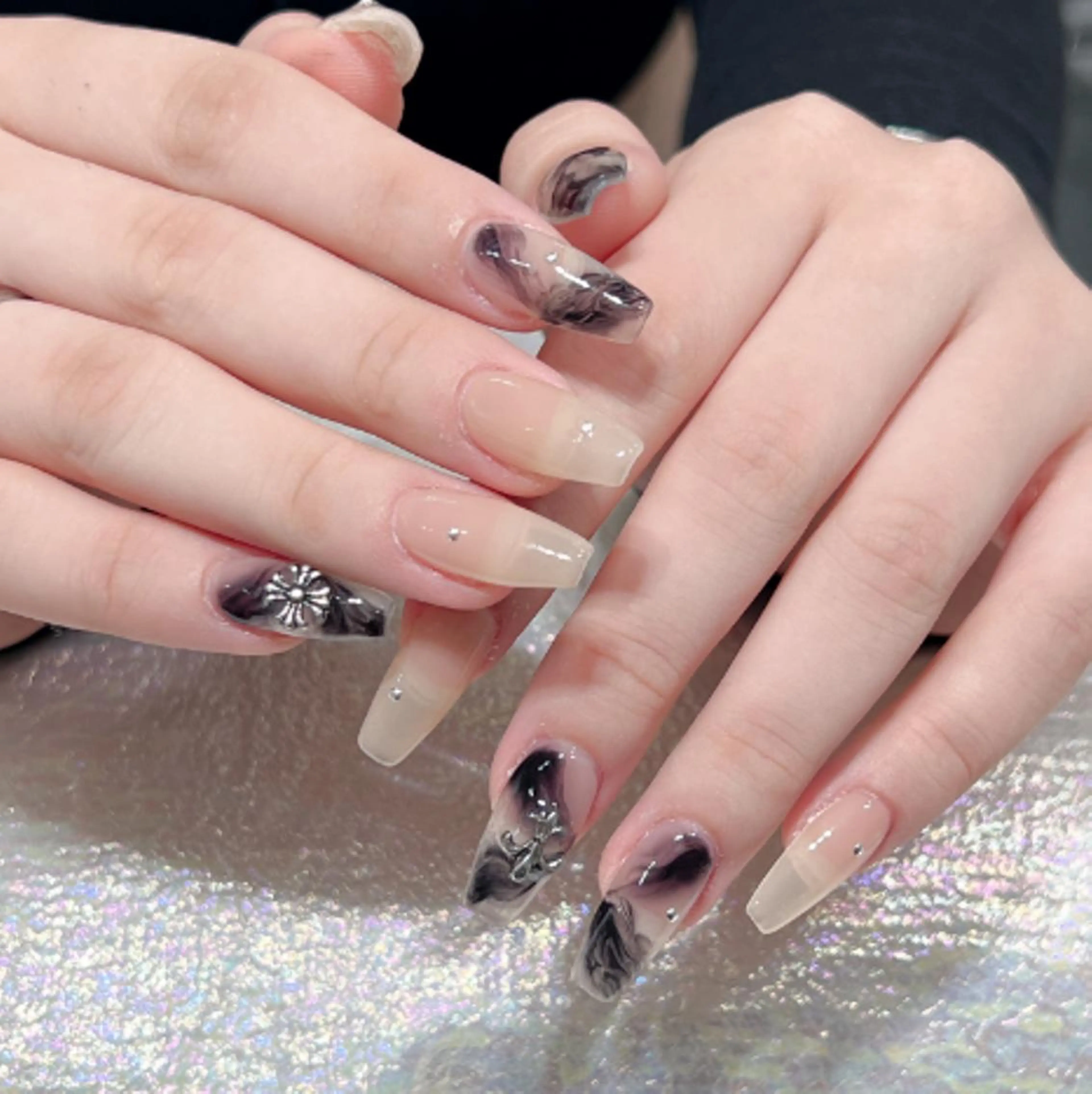 ネイル 長さ出し ネイルチップ Queens マオのネイルデザイン