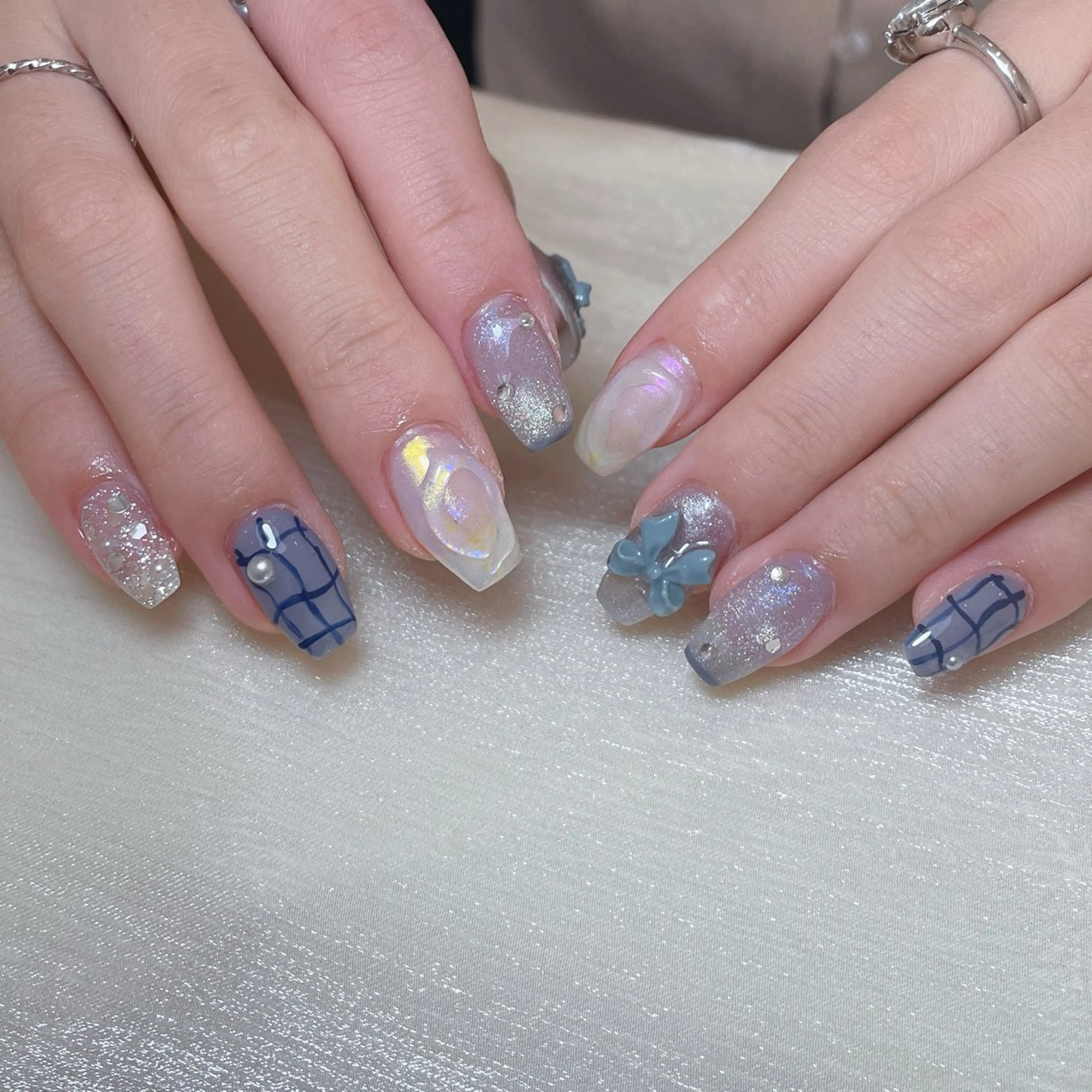 ネイル アートネイル オーロラネイル フラッシュネイル ガーリー キラキラネイル ハンドネイル Una NAILMANAMIのネイルデザイン