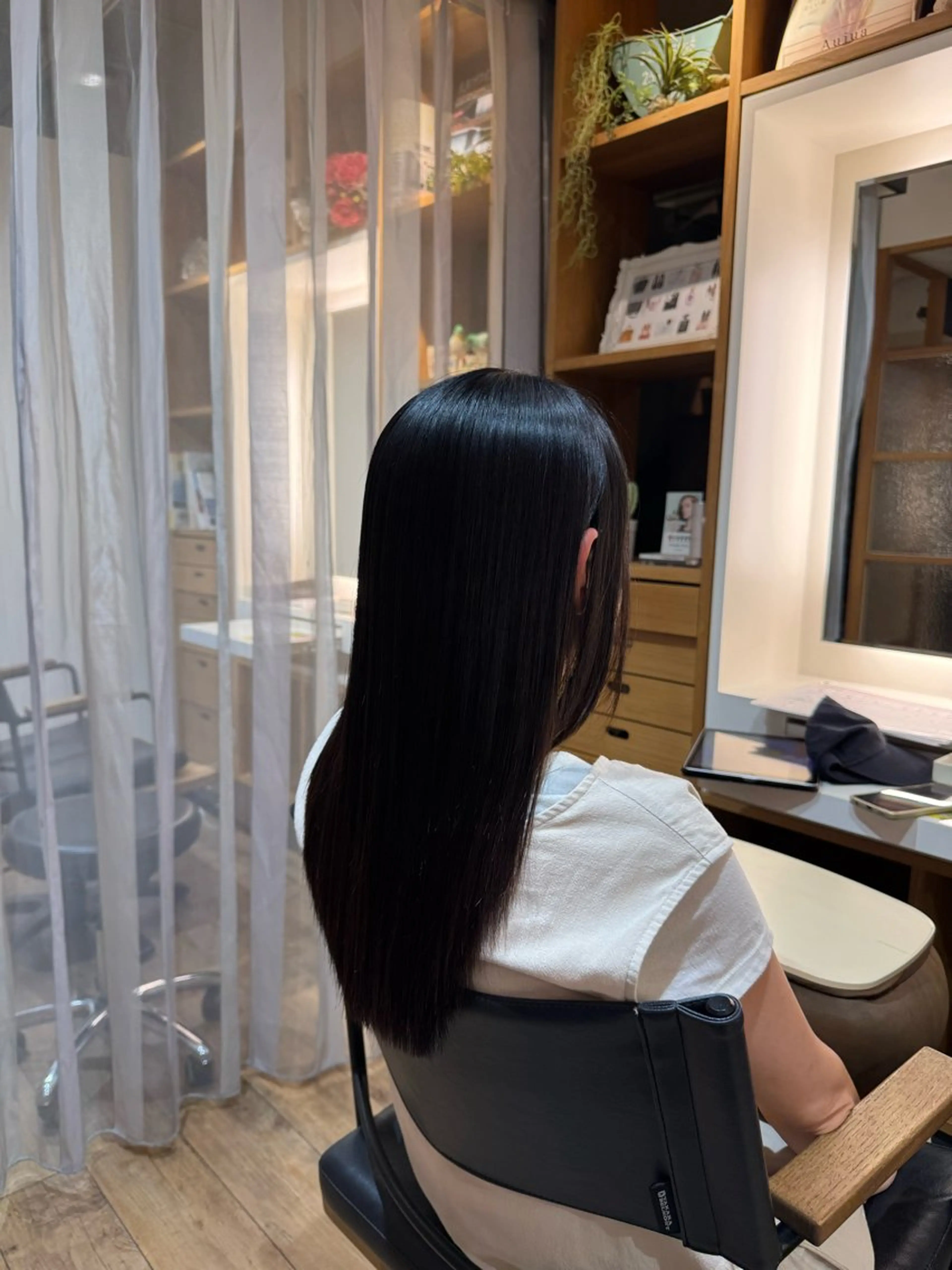 セミロング カット 縮毛矯正 トリートメント afloatkobe所属・美髪/髪質改善 川口凌弥のヘアスタイル