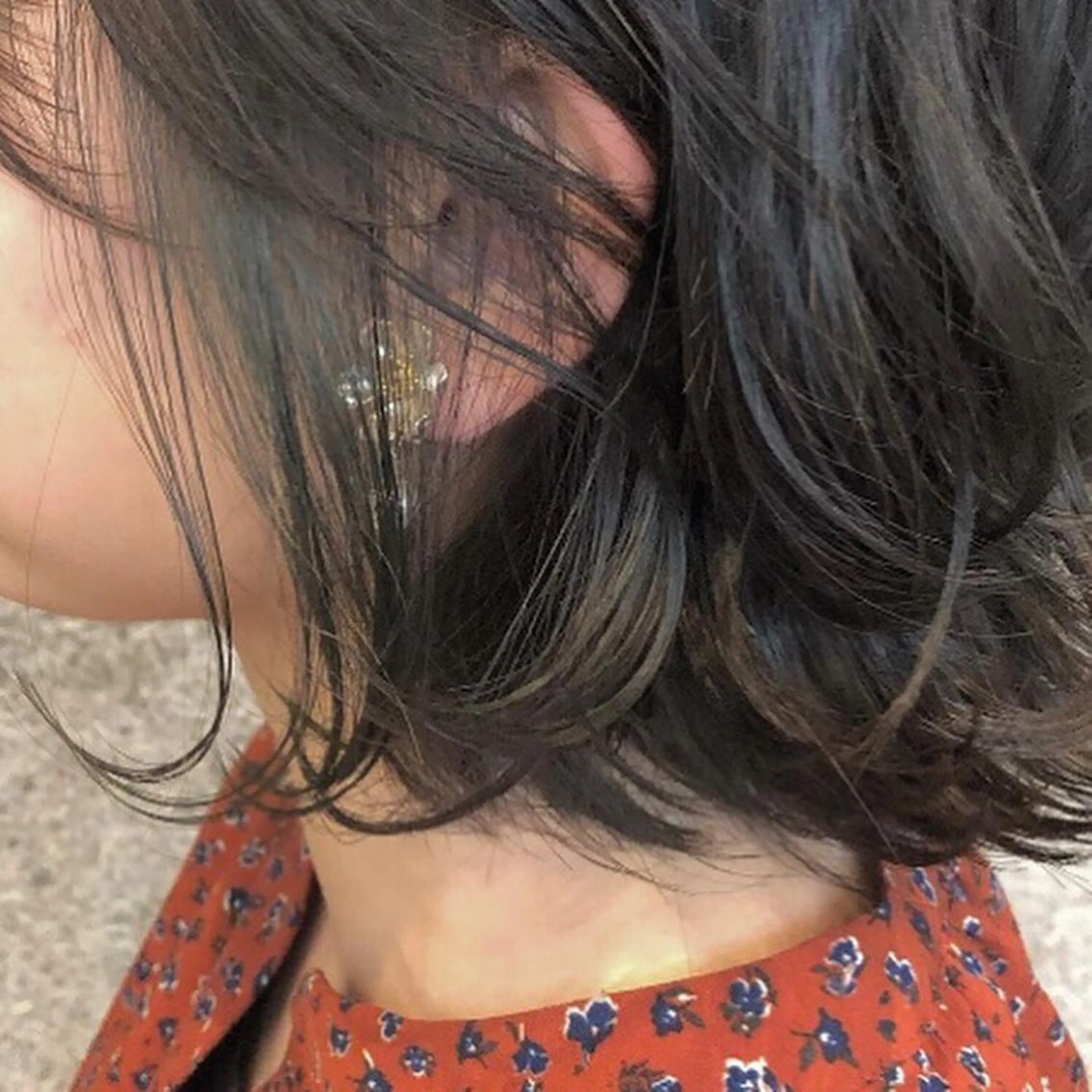 ショート カラー イヤリングカラー ヘアカラー トリートメント カトウ ユウカのヘアスタイル