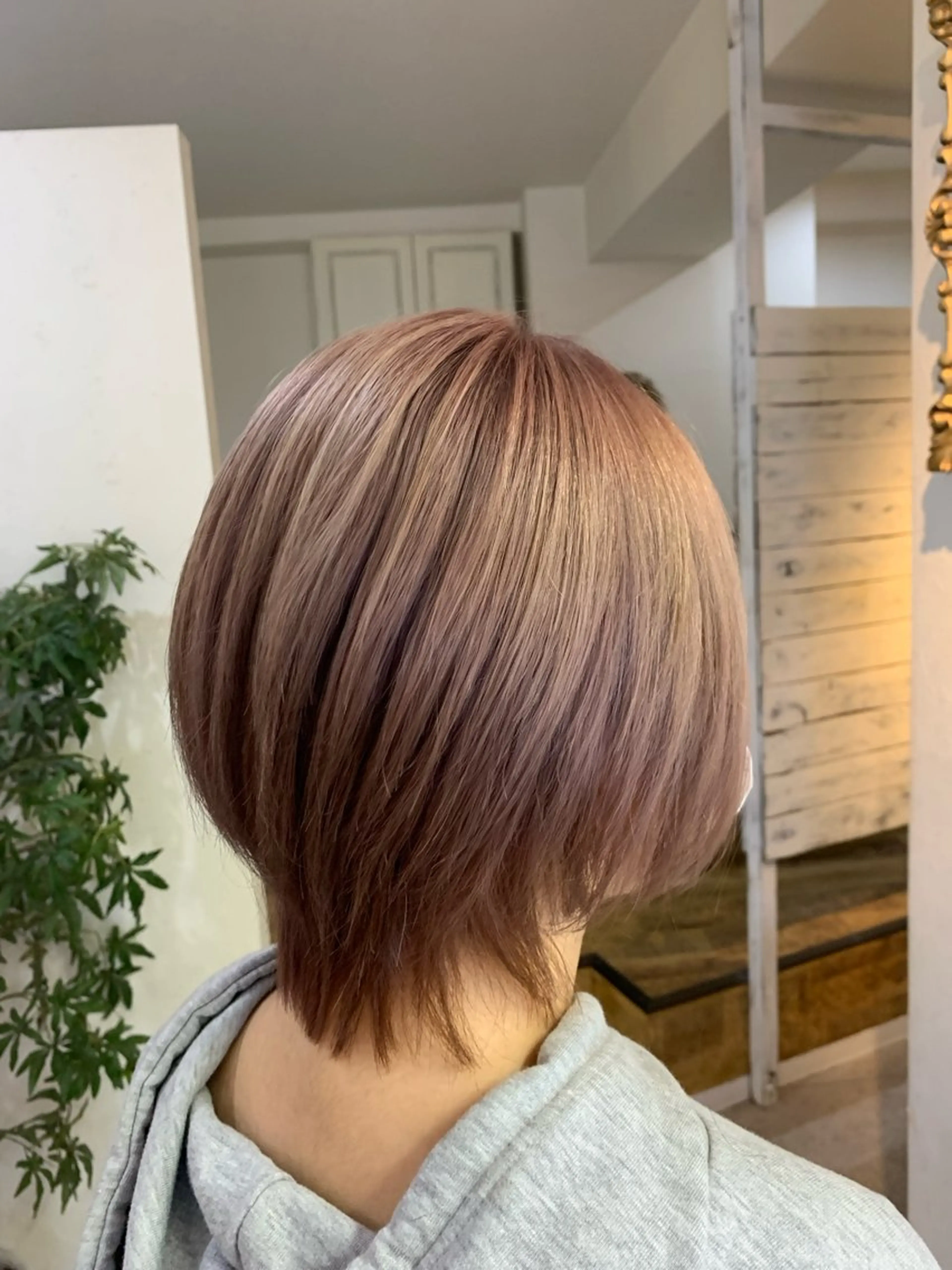 ショート カラー 小嶋 美里のヘアスタイル