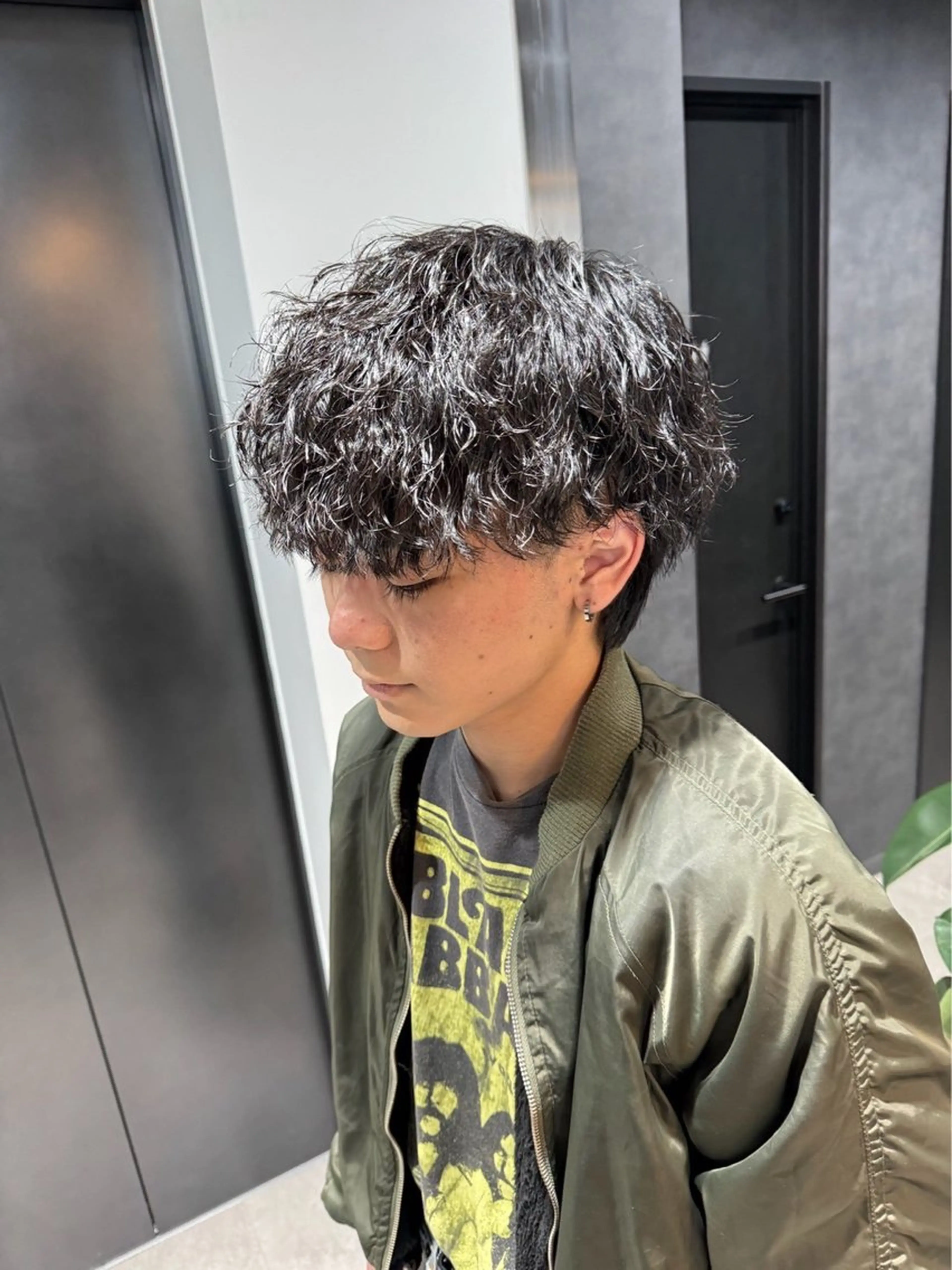 パーマ メンズ メンズパーマ 波巻きパーマ カット パーマ 垢抜けハイトーン☀／ 笑顔の美容師／しゅんのヘアスタイル