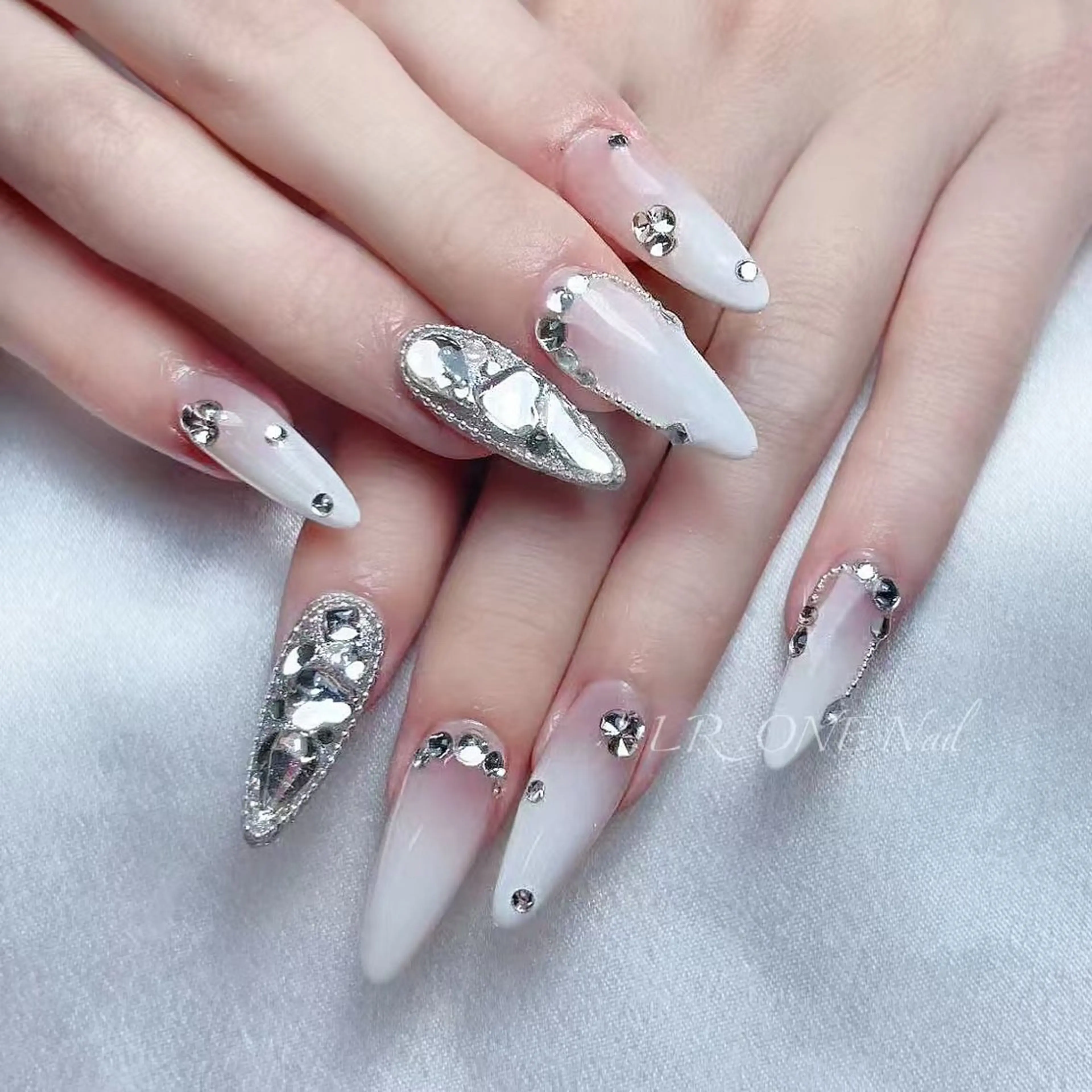 ネイル ハンドネイル LR.ONE ヨウのネイルデザイン