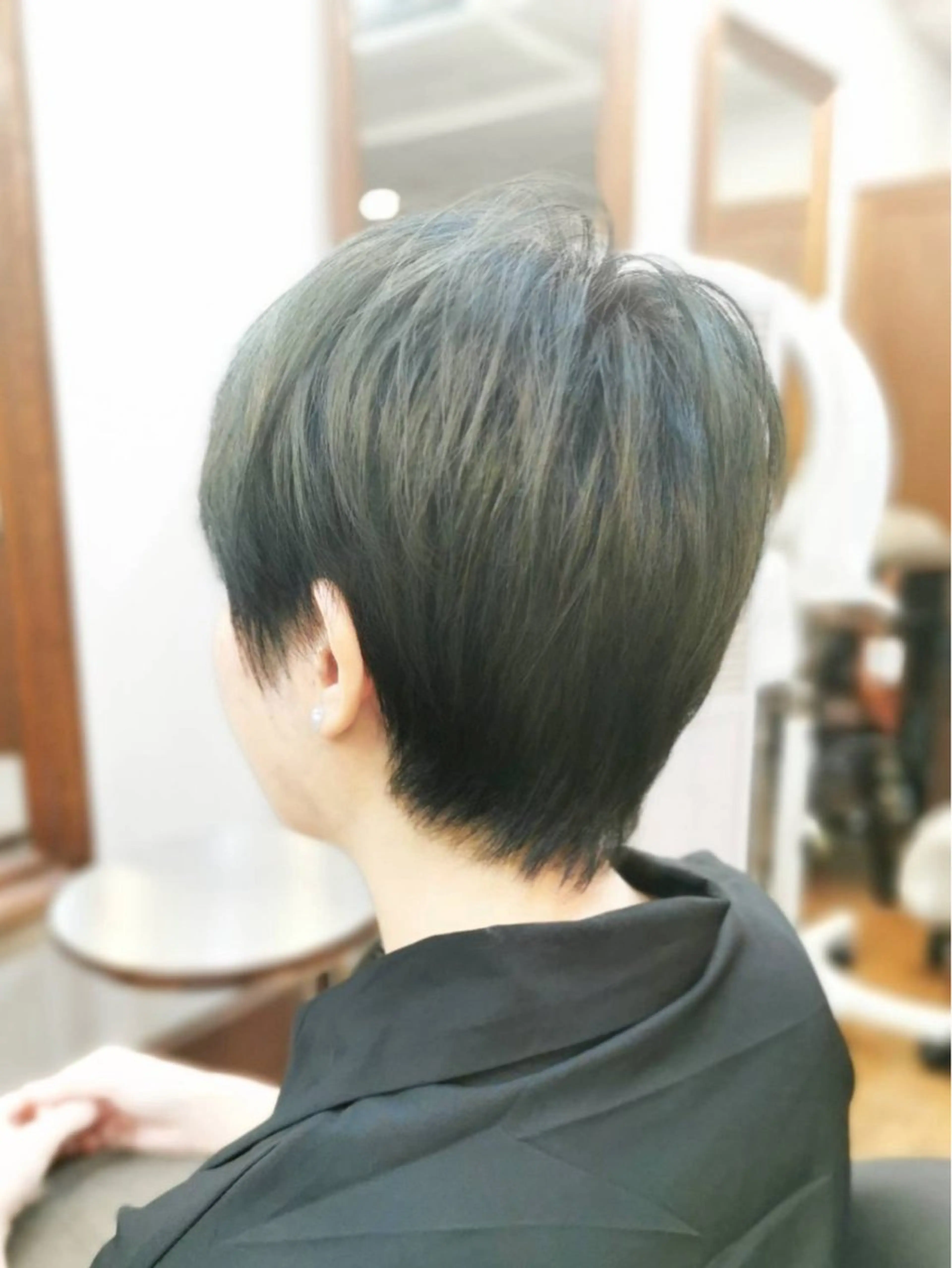 ショート カラー プリバート所属・上間 洋子のヘアスタイル