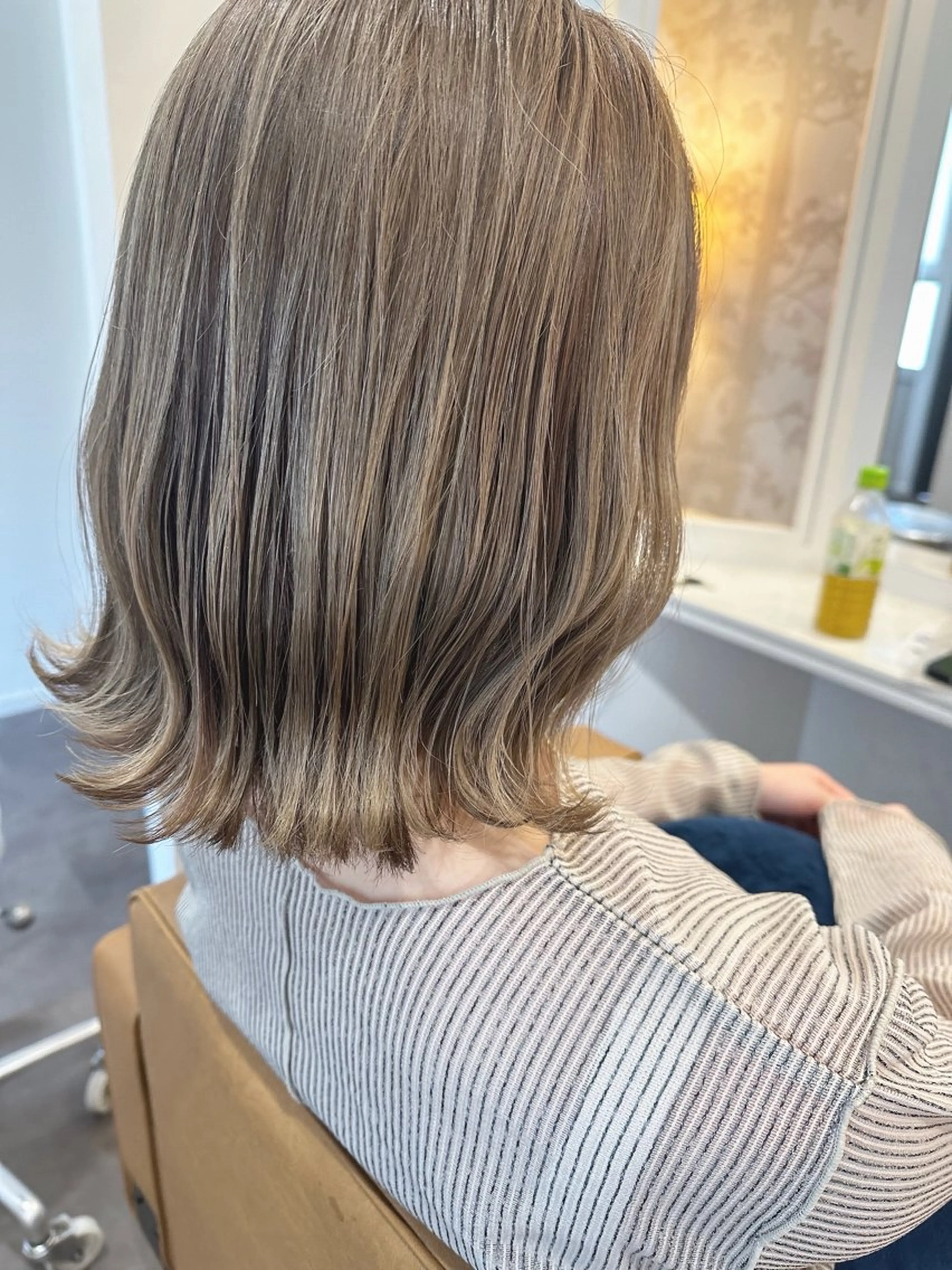 ミディアム 峯 志帆のヘアスタイル