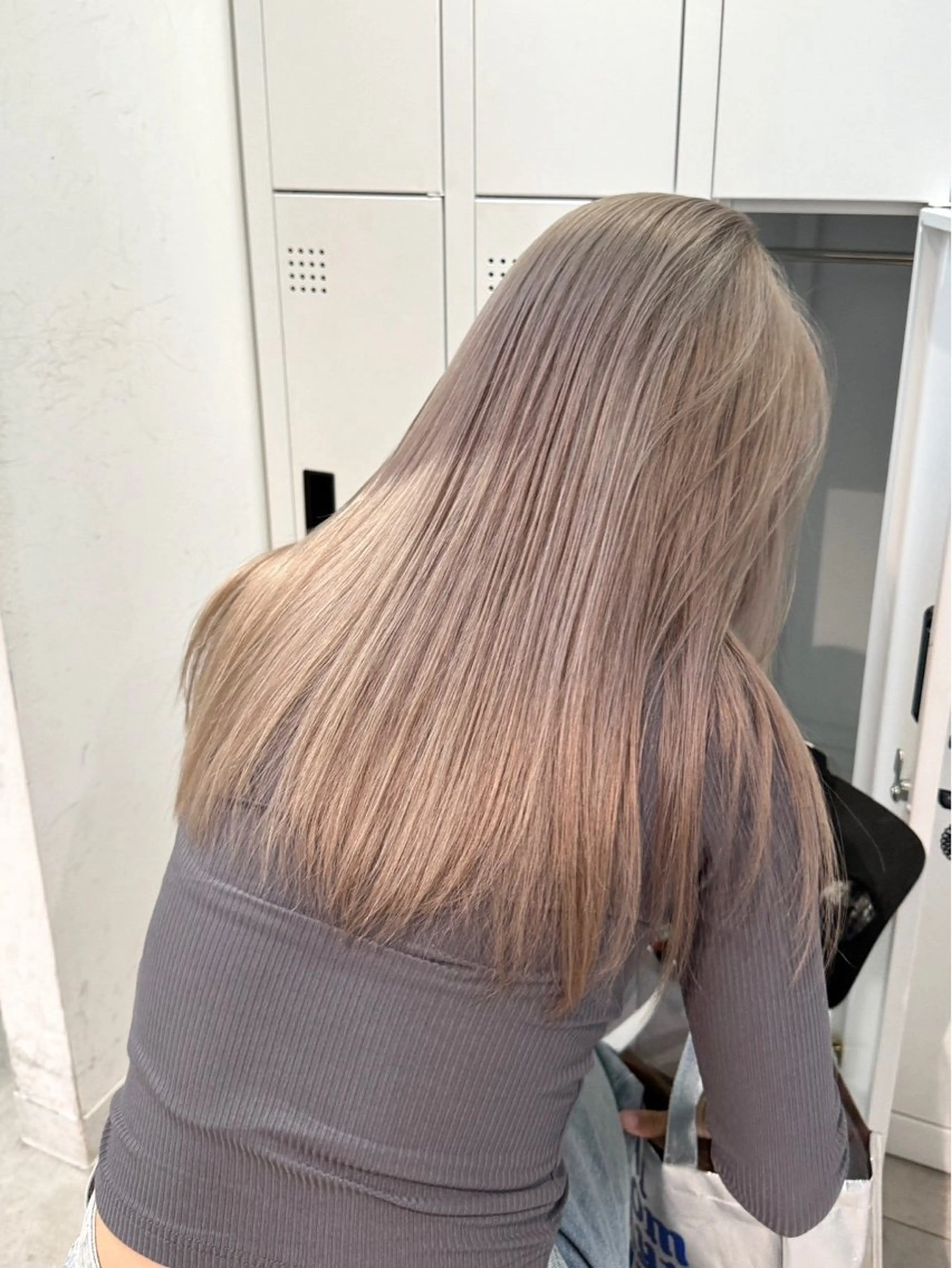 ロング カラー ベージュカラー カット ヘアカラー トリートメント CHERIEブリーチ ダブルカラー 天神のヘアスタイル