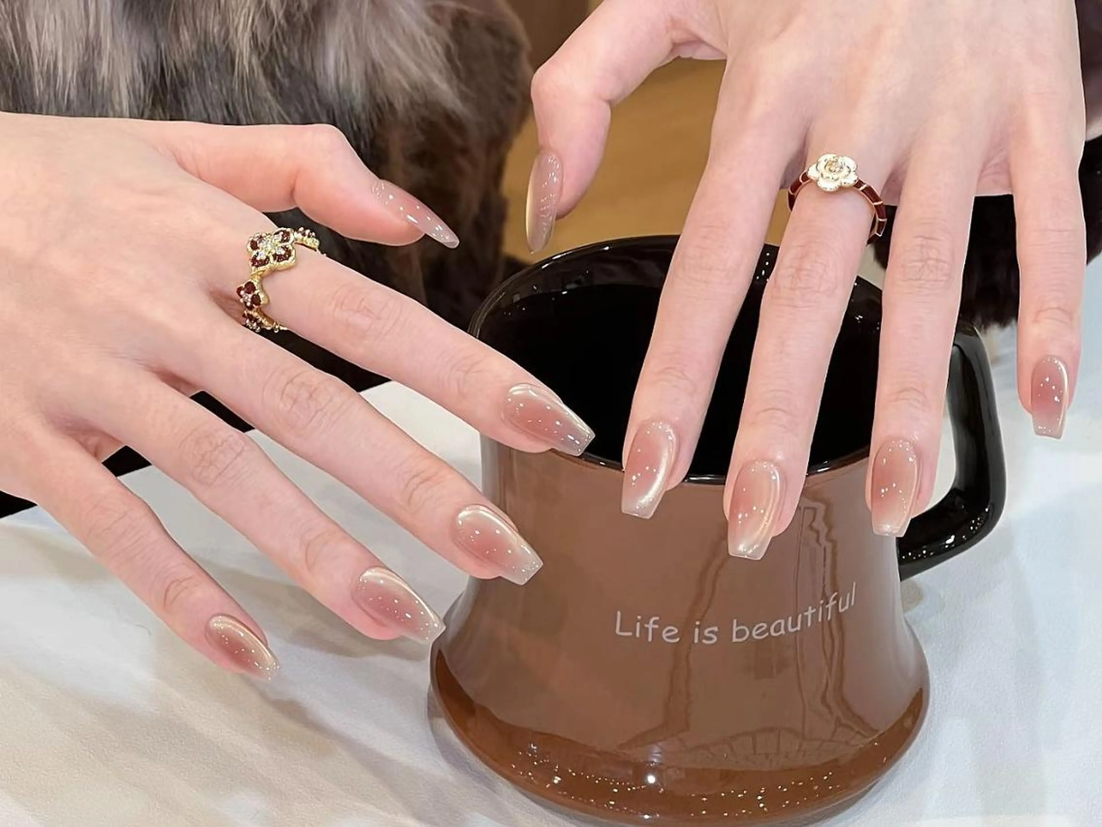 ネイル ジェルネイル マグネットネイル ミディアムネイル オフィスネイル ワンカラーネイル ハンドネイル ハンドケア Niiy 🍫のネイルデザイン