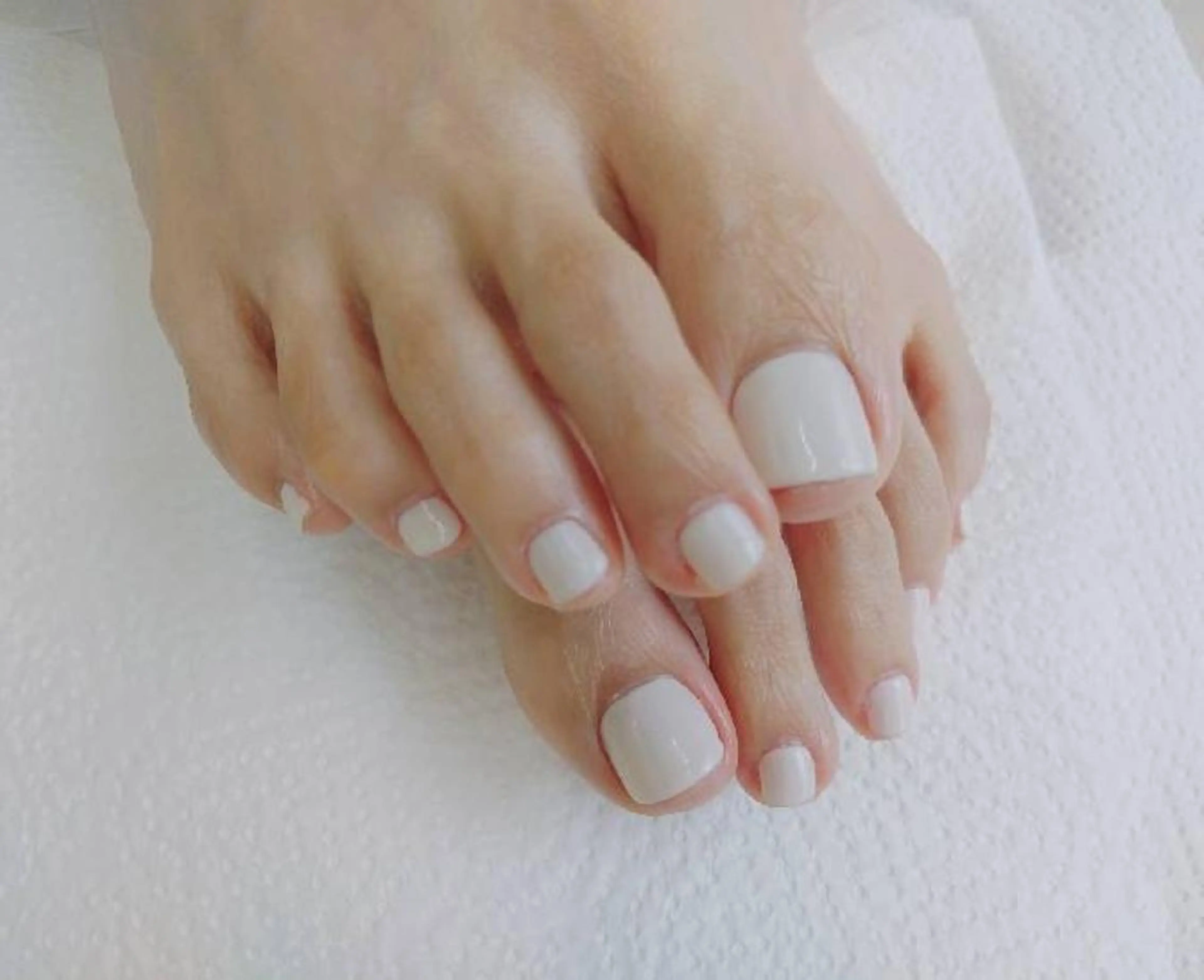 ネイル フットネイル ジェルネイル ワンカラーネイル ホワイト プライベートサロン RosyLily所属・プライベートサロン Rosy Lilyのネイルデザイン