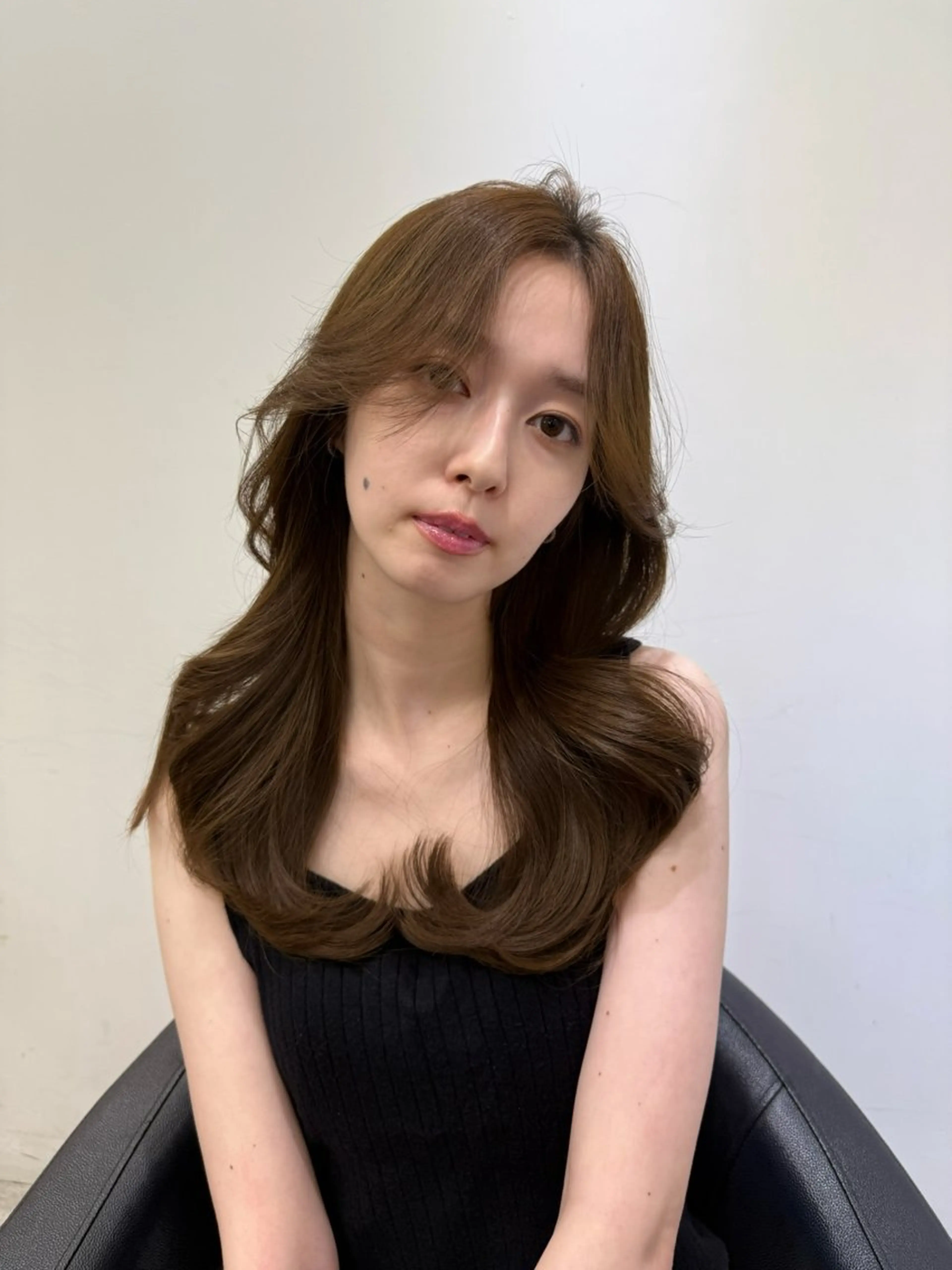 セミロング カラー カット ヘアカラー トリートメント 艶髪レイヤー顔周り グレージュ添田晃基のヘアスタイル