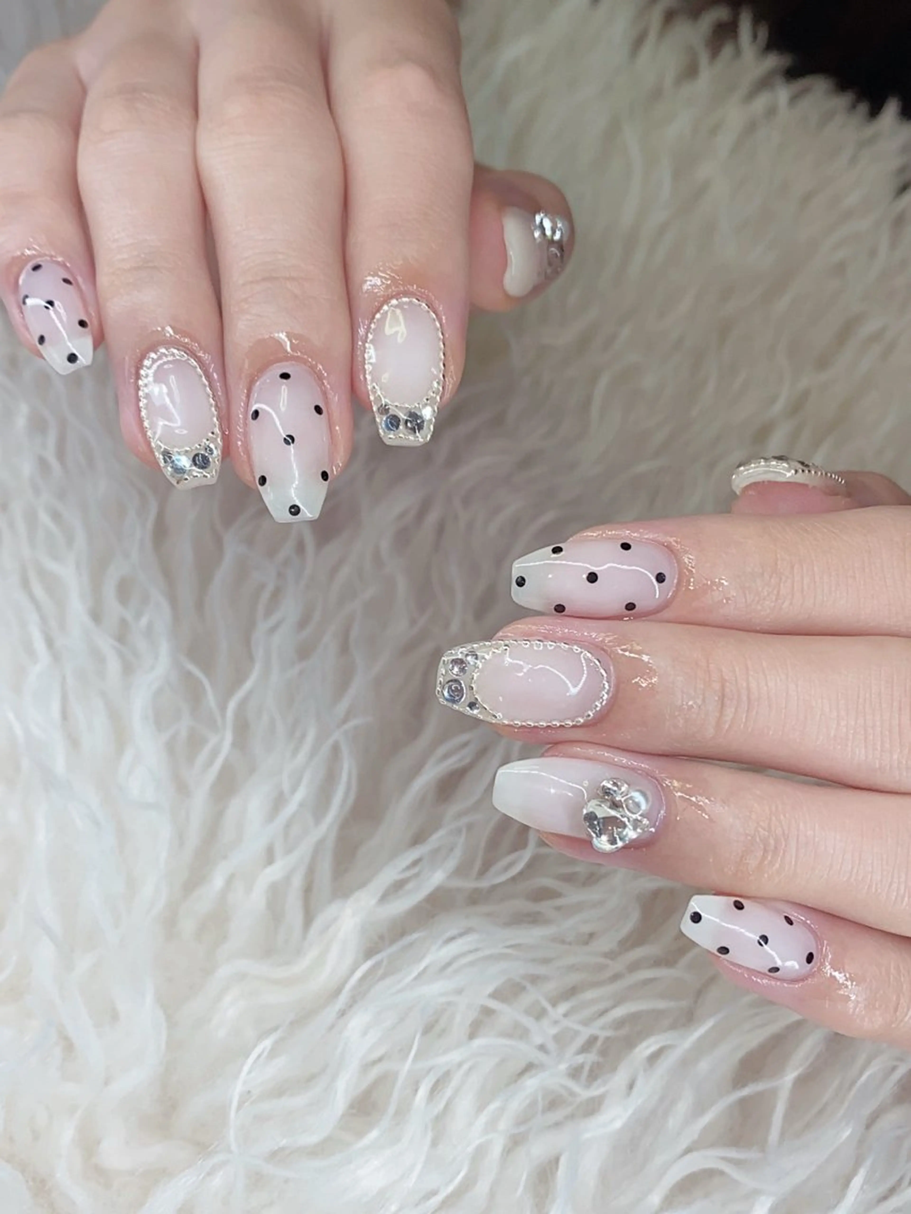 ネイル ハンドネイル n o q r m. n a c h iのネイルデザイン