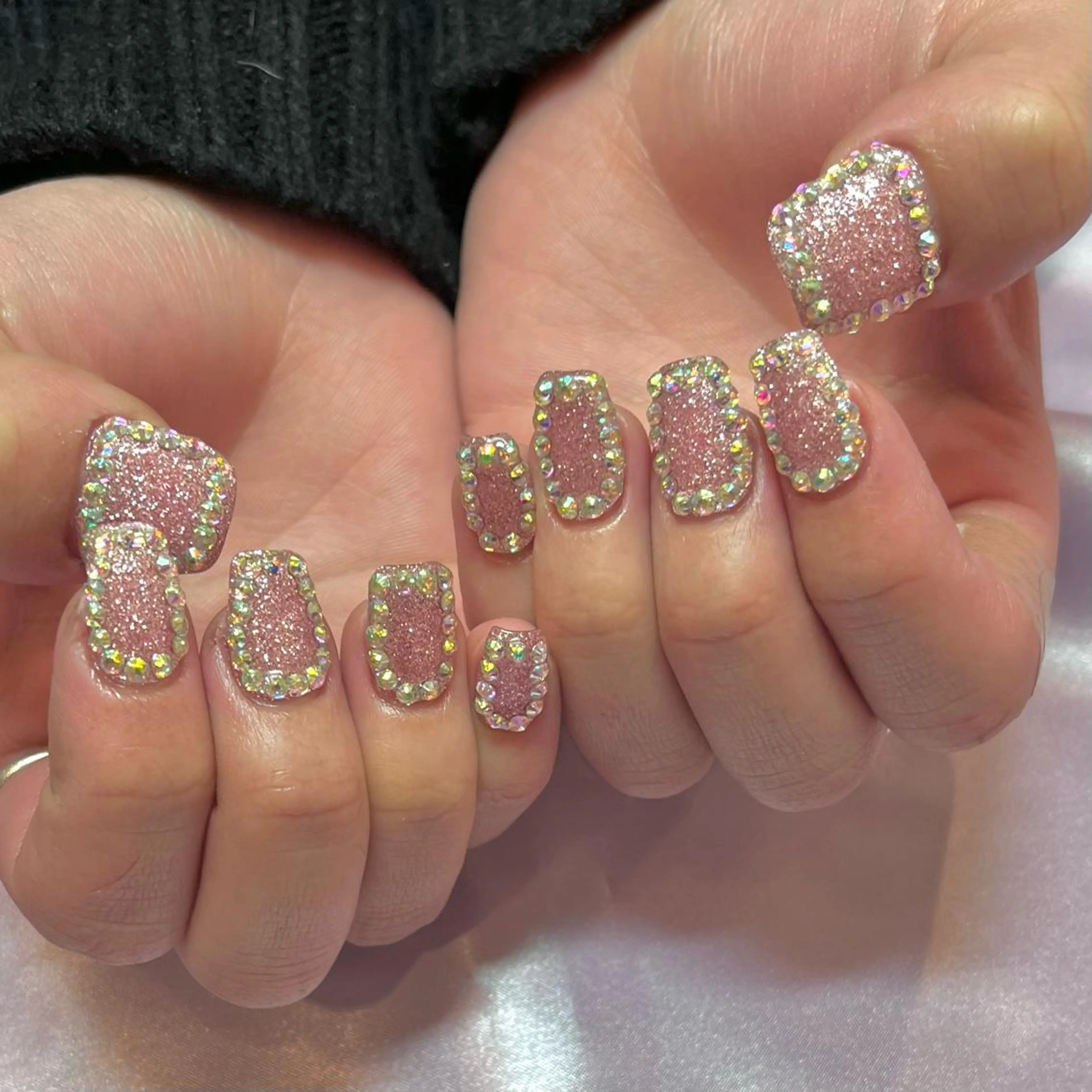 ネイル フラワーネイル ガーリー ゴールド ハート ホログラムネイル ハンドネイル para ☀︎ sol by BECK所属・Para Sol nail　Maoのネイルデザイン