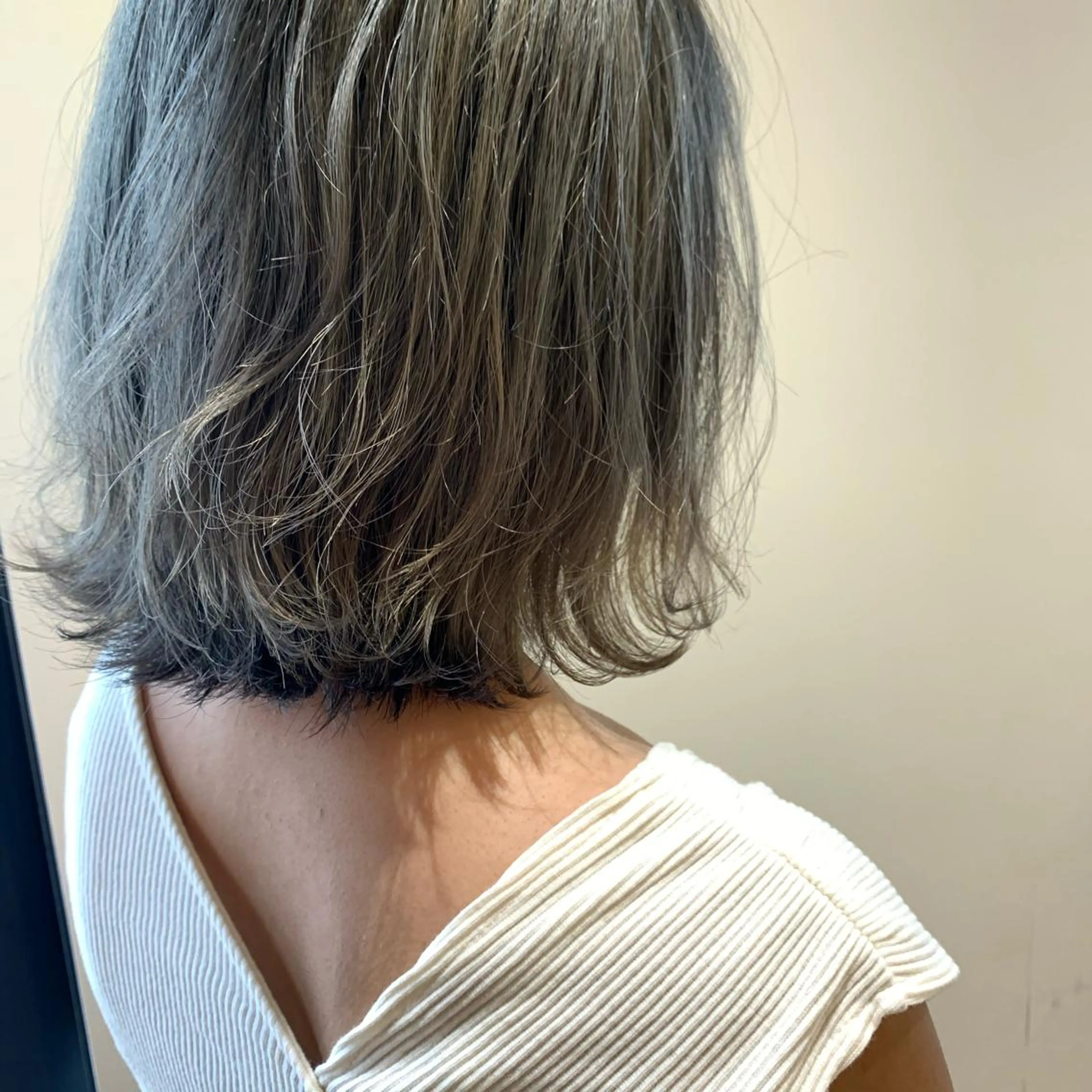 ショート 透明感カラー 金村真子のヘアスタイル