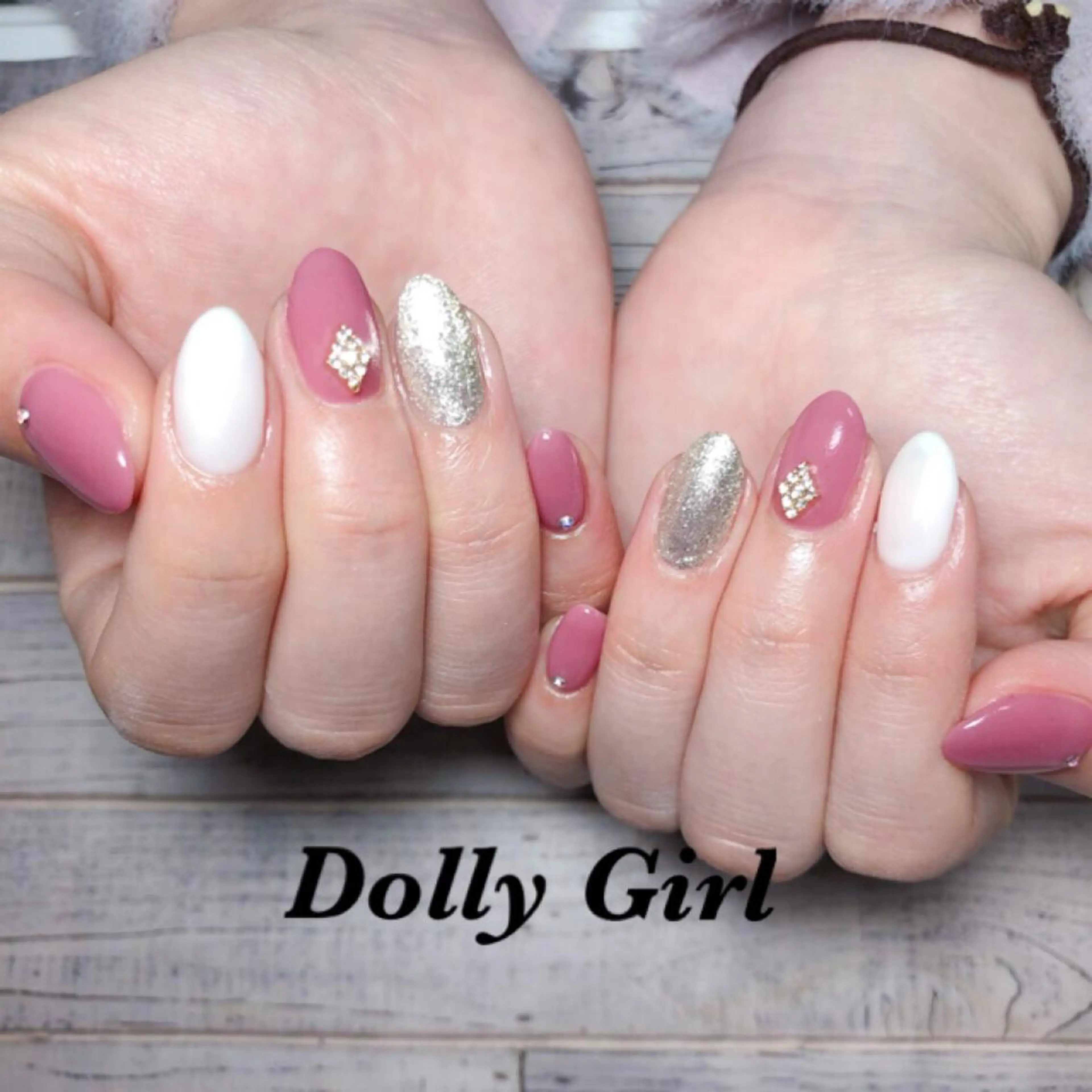 ネイル ストーンネイル 個室ネイルサロンDolly Girl〜ドーリーガール〜所属・DollyGirl KYOKOのネイルデザイン
