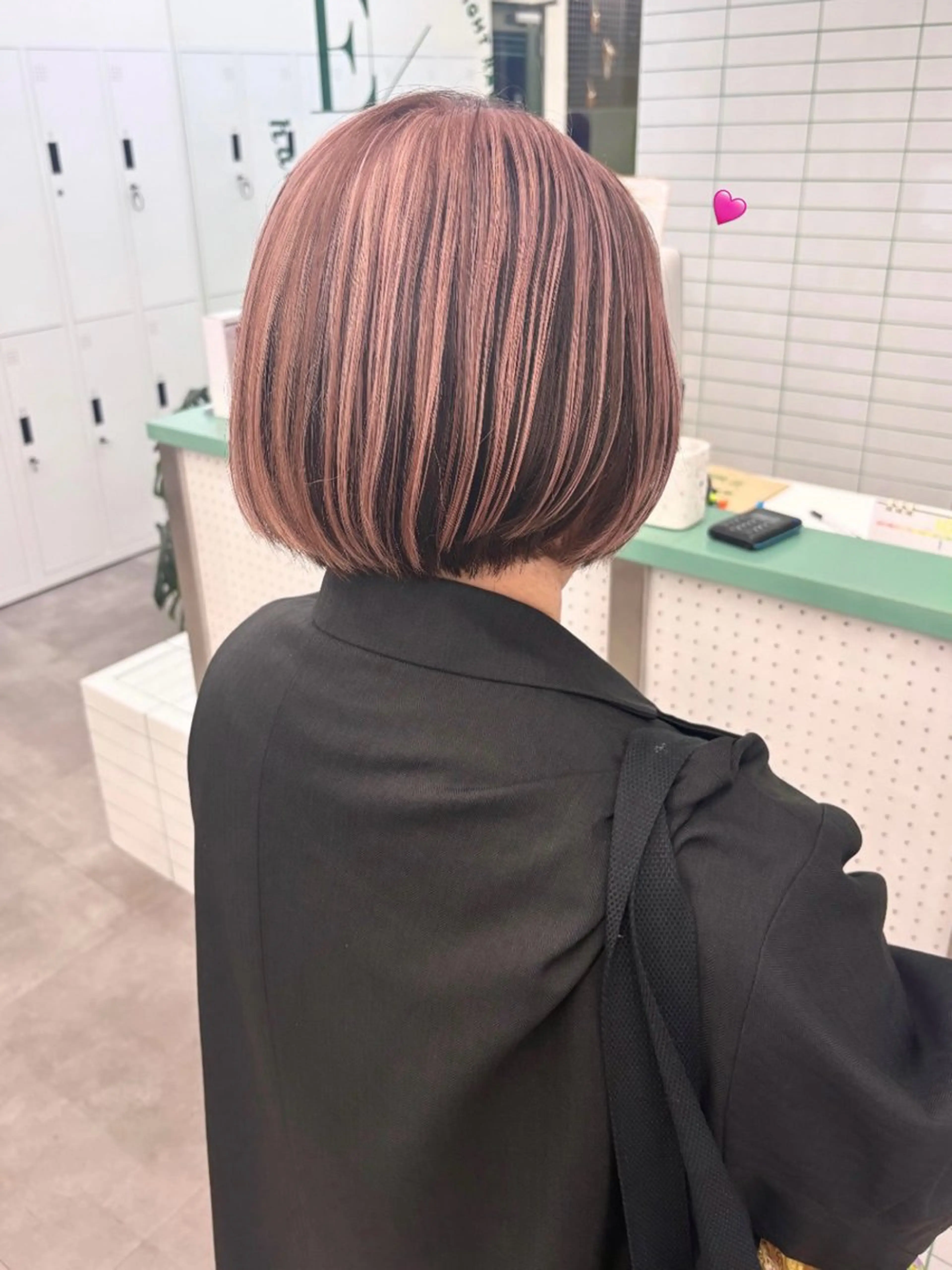 ショート ボブ ヘアカラー Ⓜ︎iyu🌊/海外 風ハイライト特化のヘアスタイル