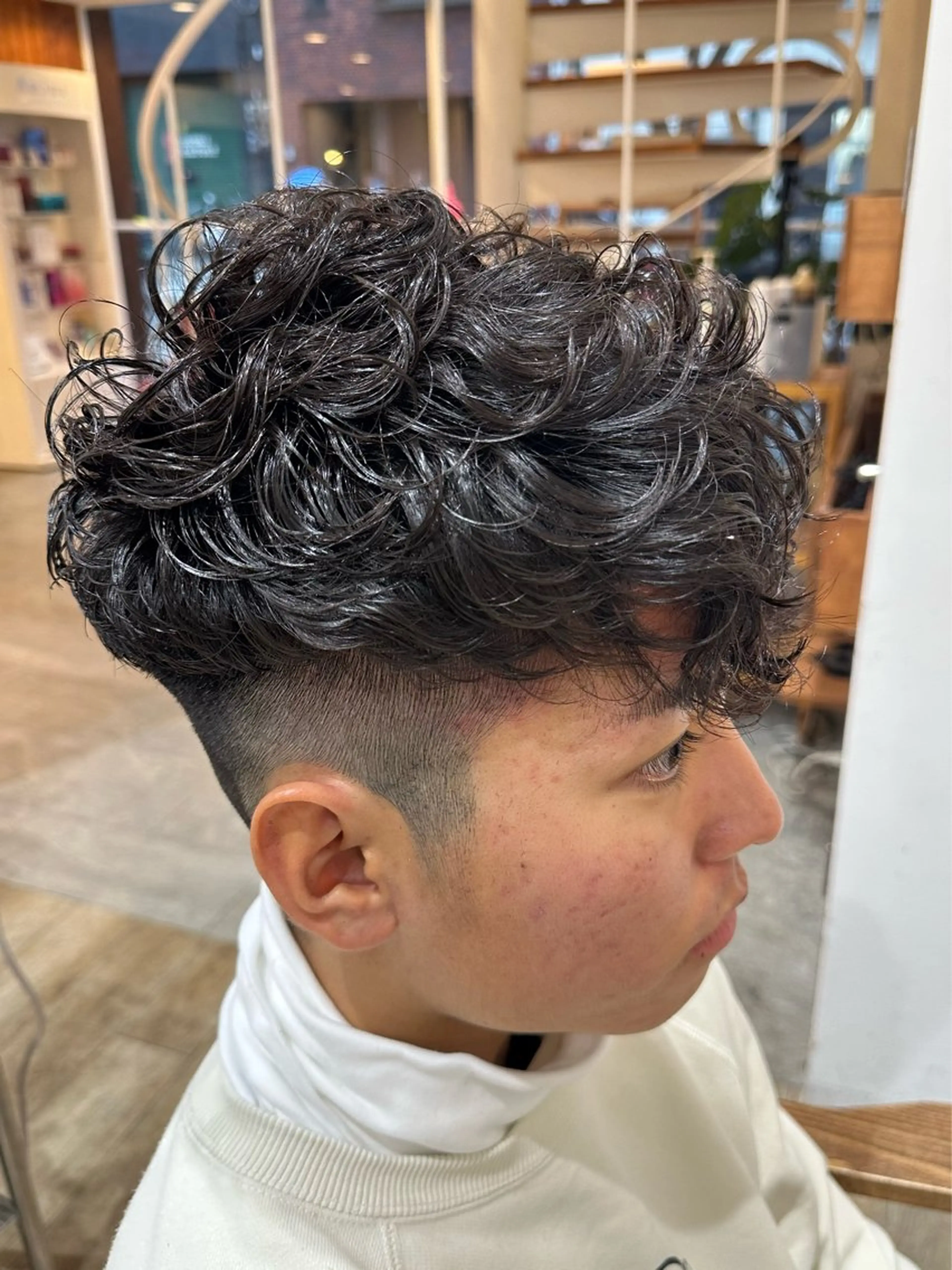 ショート パーマ メンズ センターパート フェードカット メンズ韓国風 マッシュ メンズパーマ カット パーマ peakshair所属・髪質改善/メンズパ ーマ𝒀𝑼𝑻𝑶のヘアスタイル