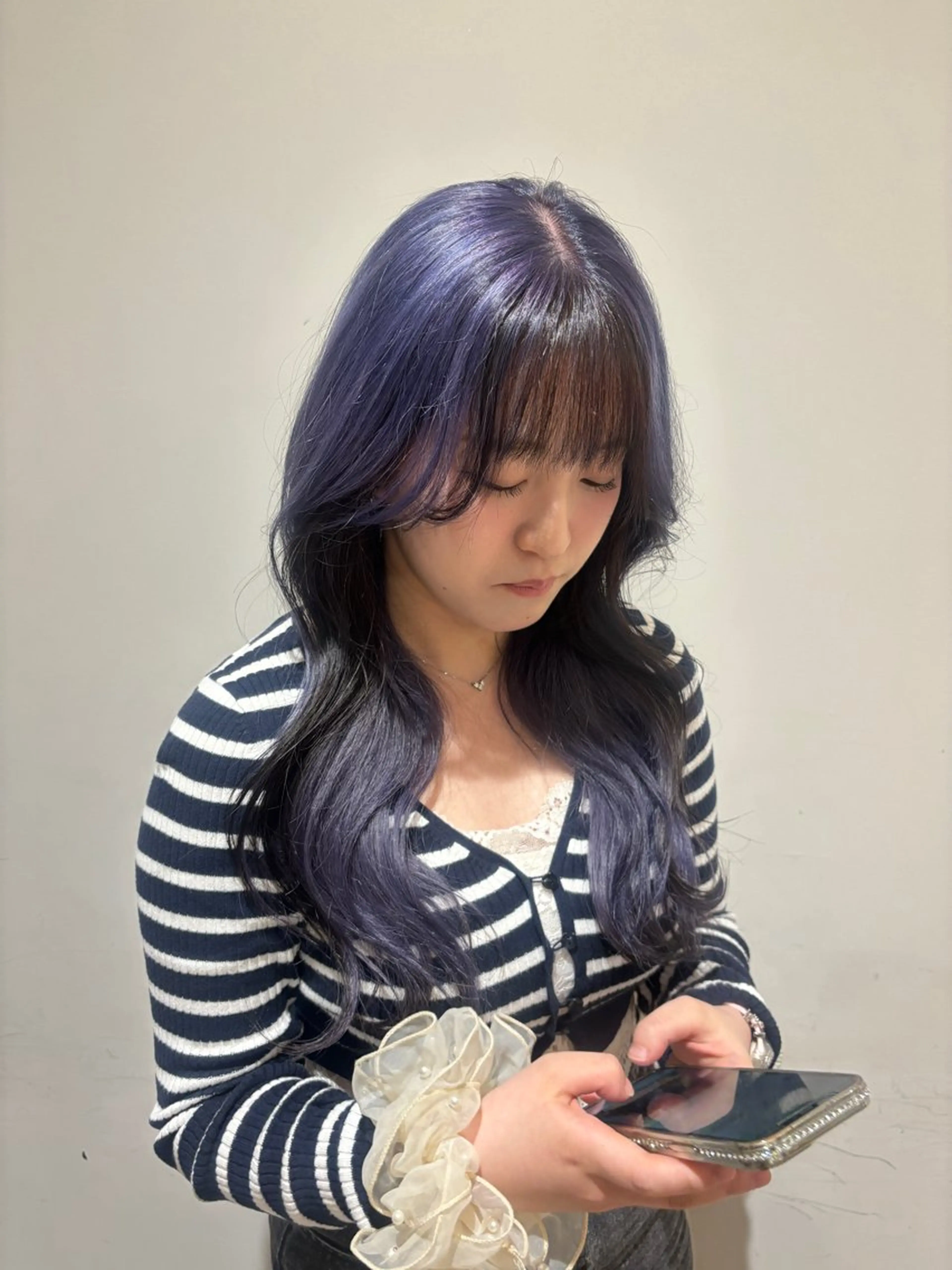 ロング パープルカラー ヘアカラー 小木曽 里華のヘアスタイル