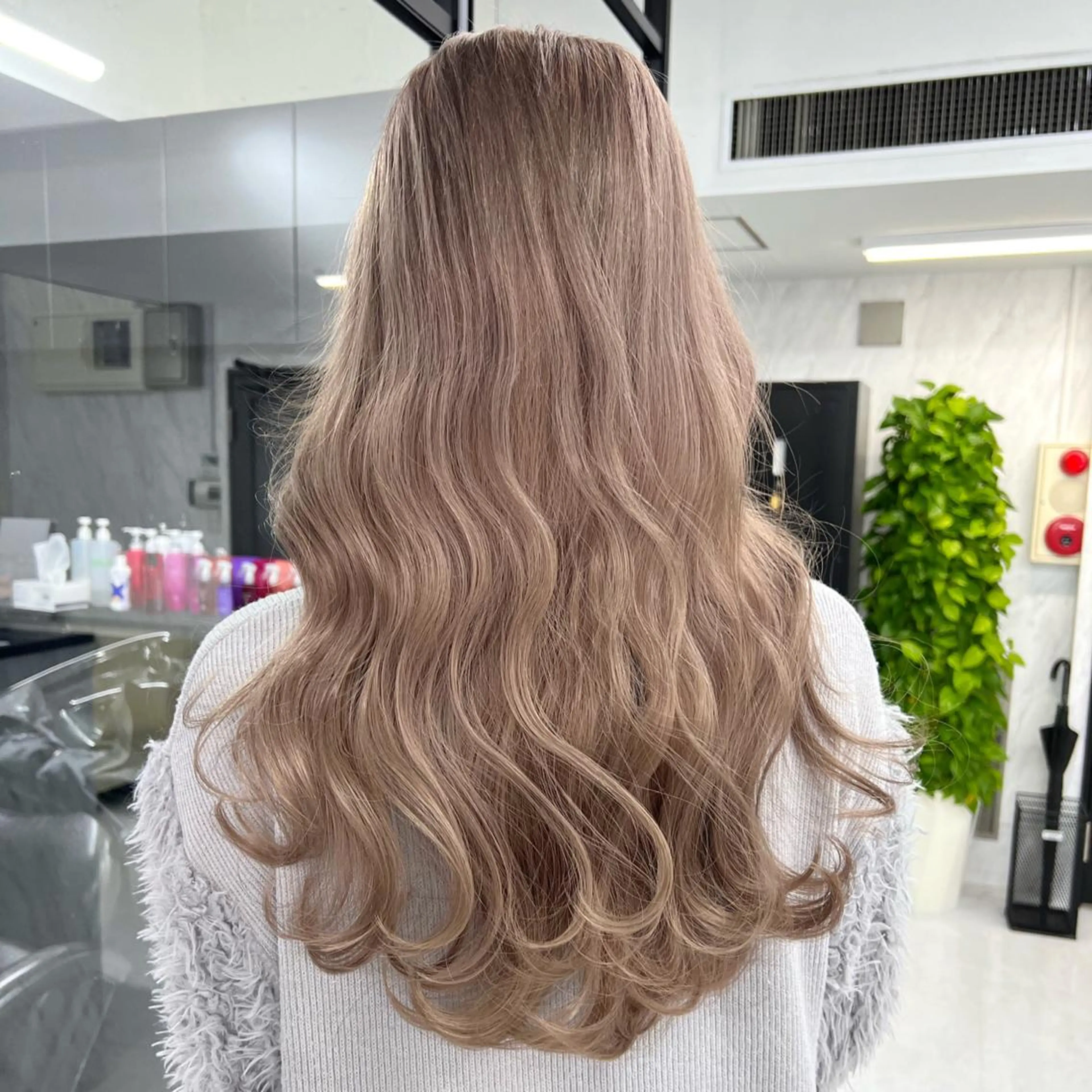 ロング カラー シールエクステ ハイトーンカラー エクステ ヘアカラー シールエクステ特化 ハイトーン、NANAのヘアスタイル