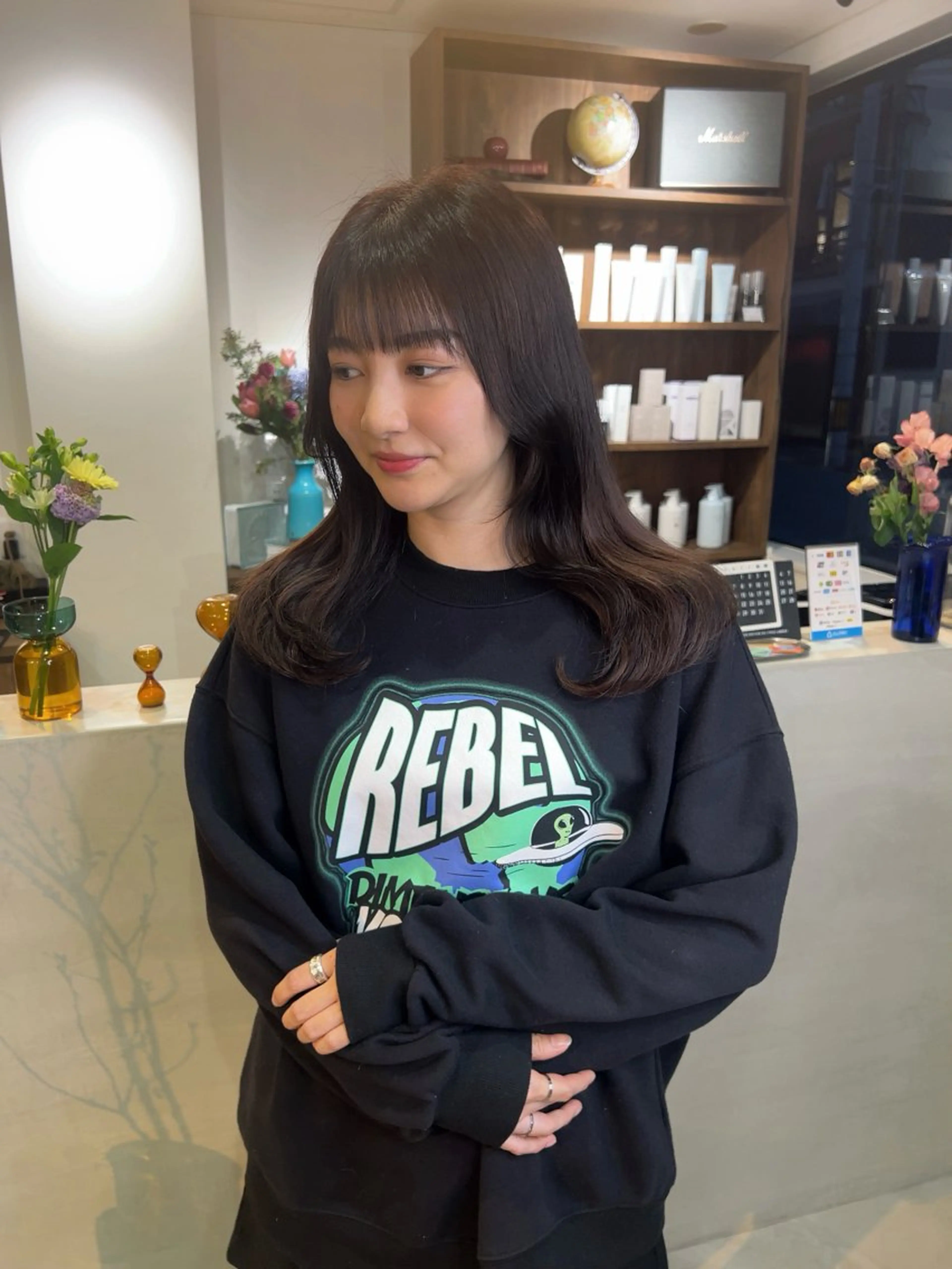 ミディアム カラー カット ヘアカラー トリートメント (h)wim ウィムのヘアスタイル