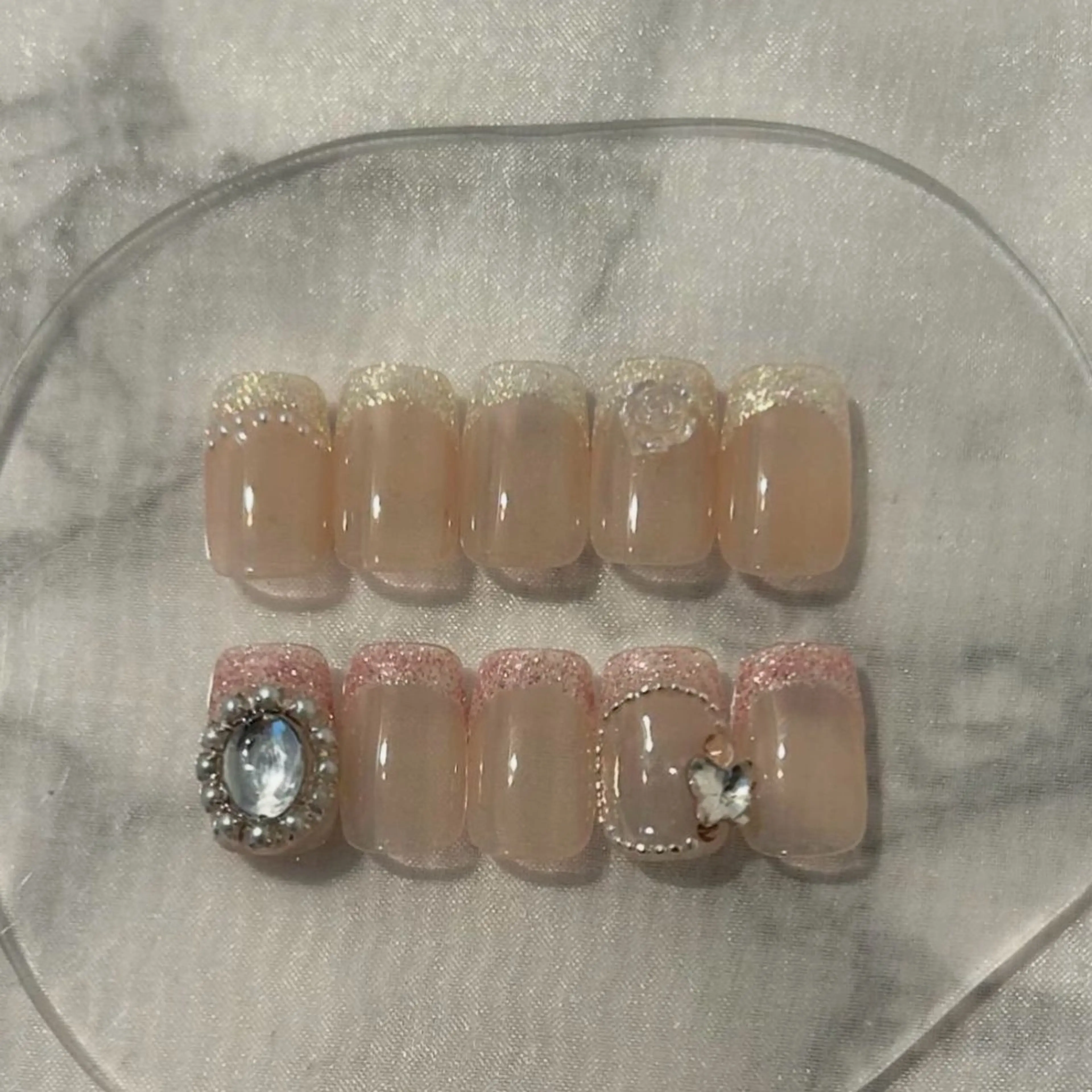 ネイル オーロラネイル カジュアル フラワーネイル フレンチネイル ガーリー ハンドネイル ハンドケア lyly.nail所属・lylynail YUUKAのネイルデザイン